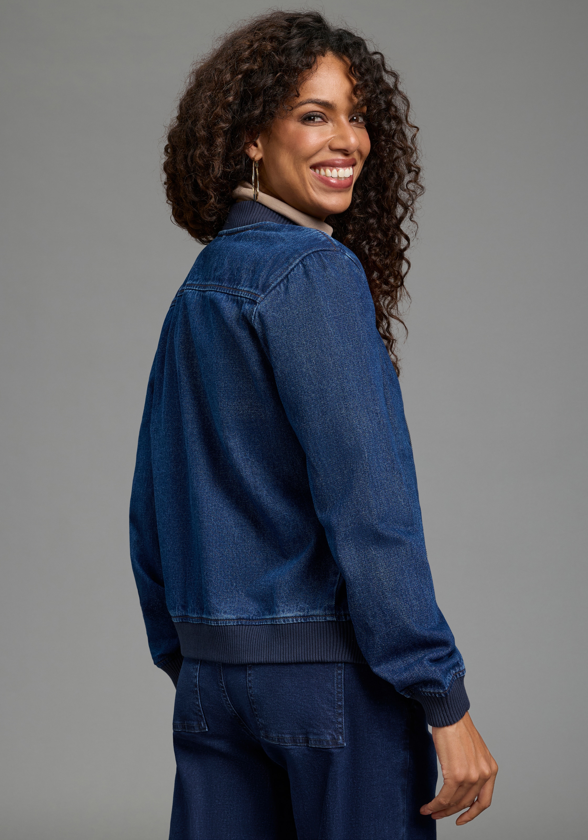 Arizona Jeansjacke »im winterlicheren Denim« hüftlang, Comfort Fit, mit Reißverschluss