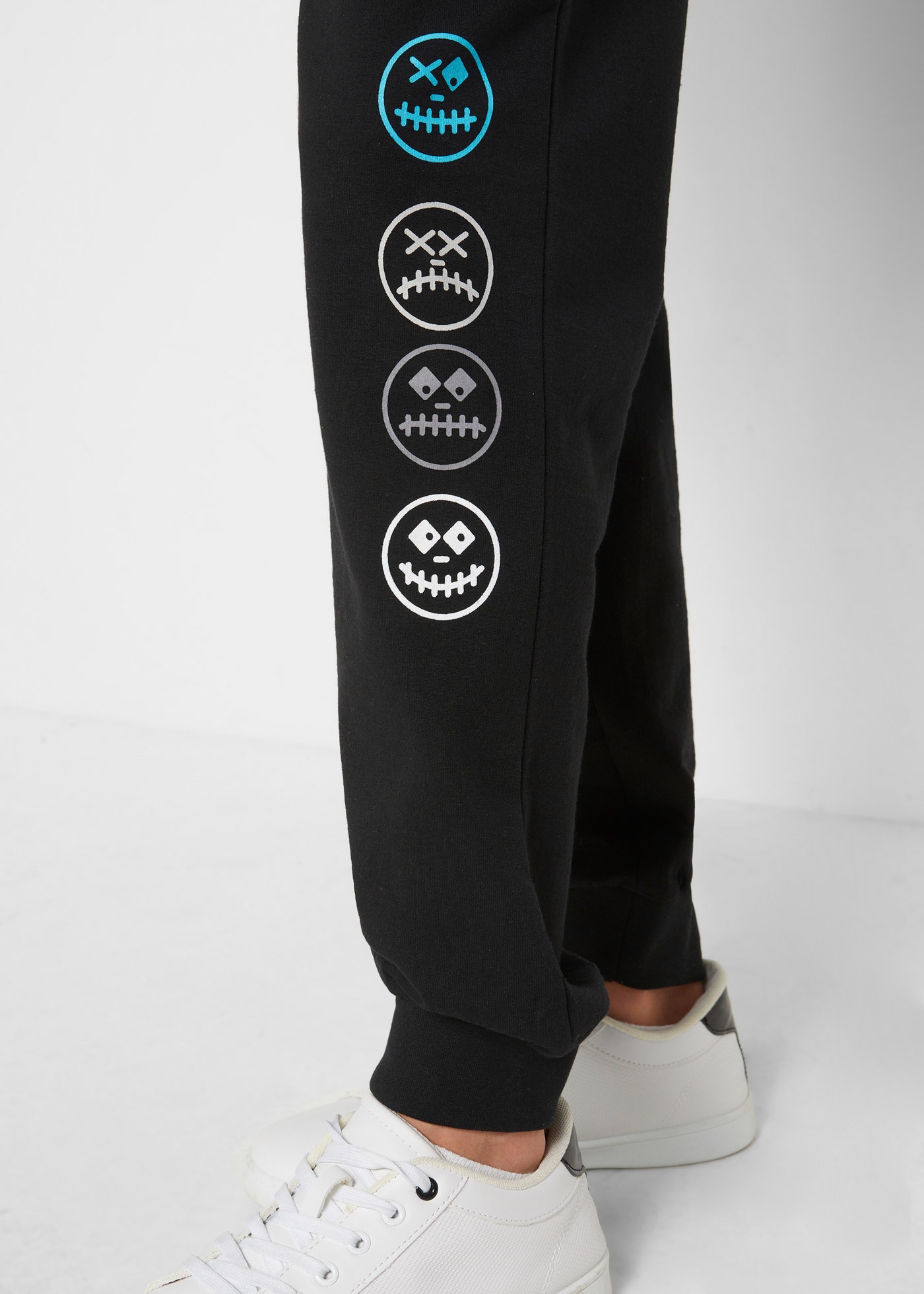 bonprix Jogginghose  aus Baumwoll-Mix, Regular Fit, mit Smiley Motiv