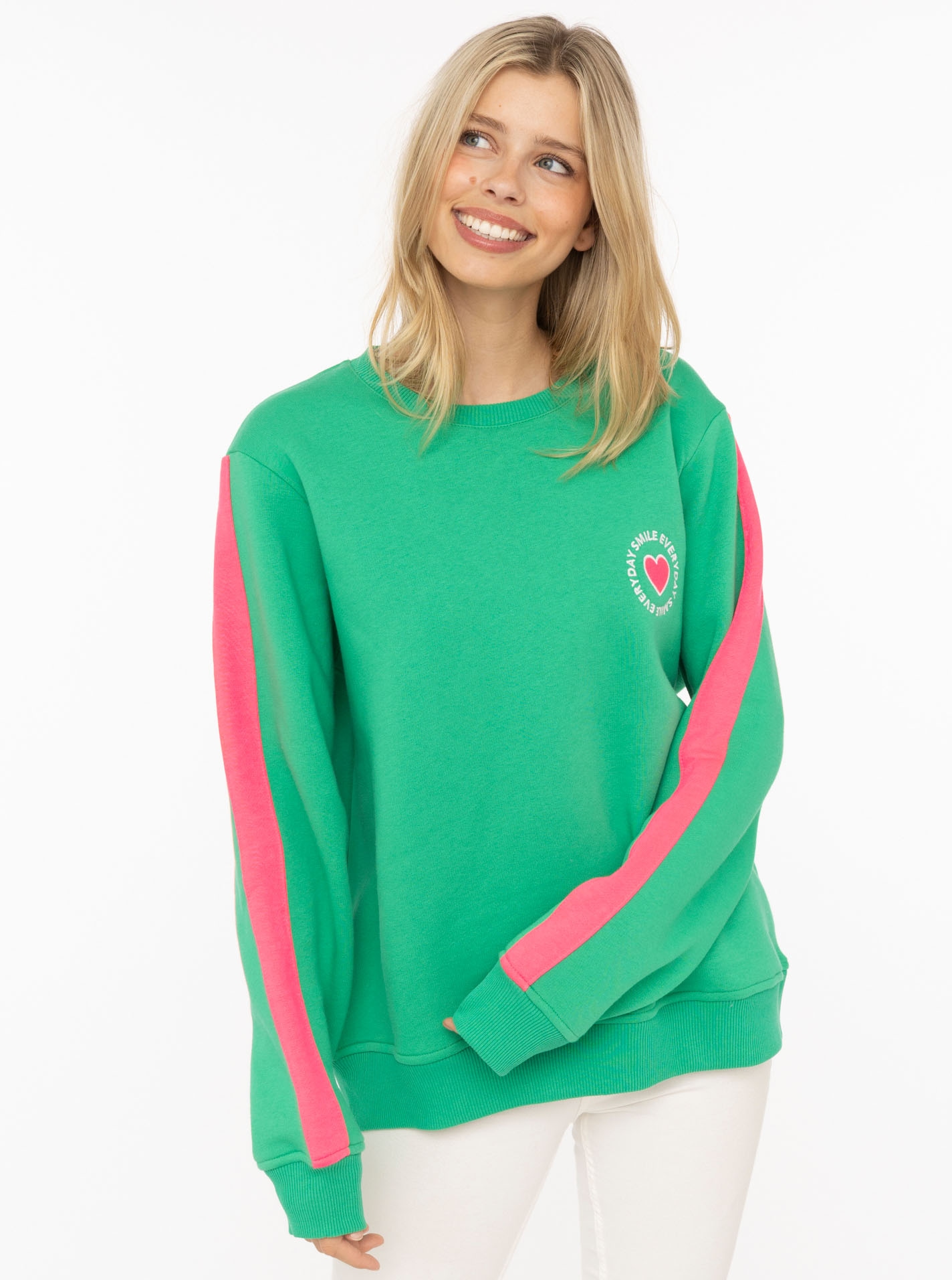 Zwillingsherz Sweatshirt »"Smile Everyday"«, pinker Streifen am Arm, Rundhals, gesticktes Herz und Schrift
