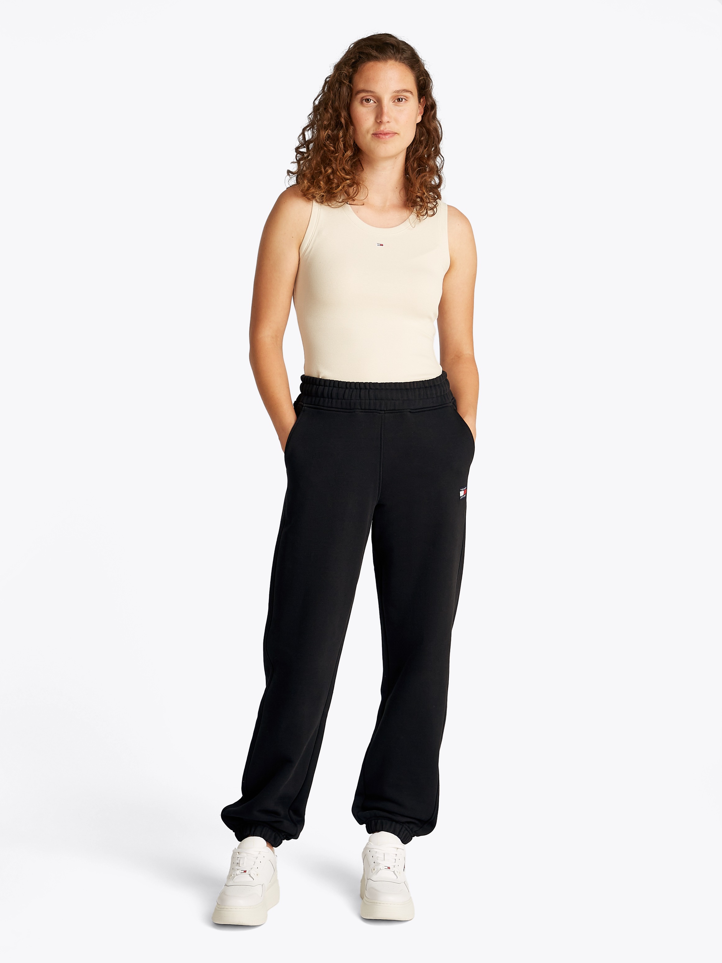 Tommy Jeans Jogginghose »TJW BADGE JOGGER«, mit Logostickerei