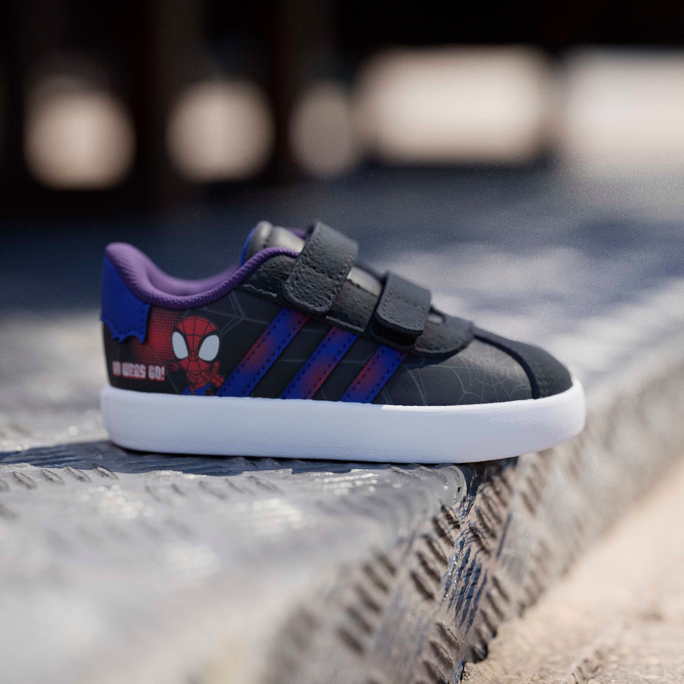 adidas Sportswear Sneaker »ADIDAS MARVEL SPIDER-MAN VL COURT 3.0 KIDS«  Design auf den Spuren des adidas Samba