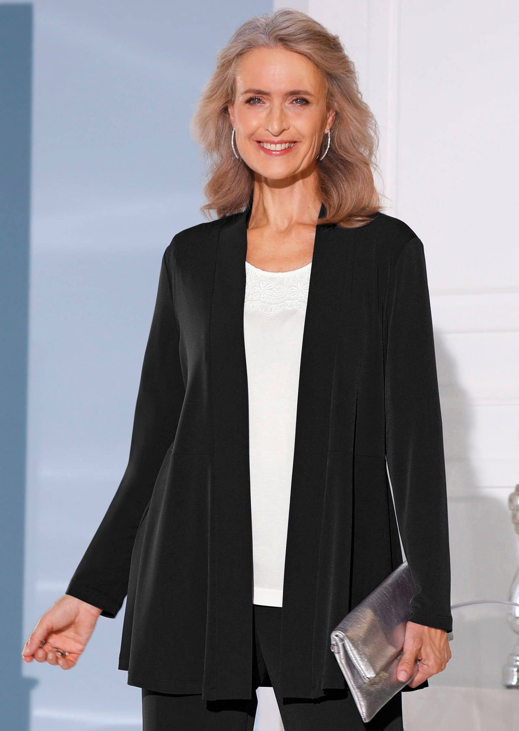 GOLDNER Sweatjacke »Kurzgröße Leichte Shirtjacke lila mit Stretch«