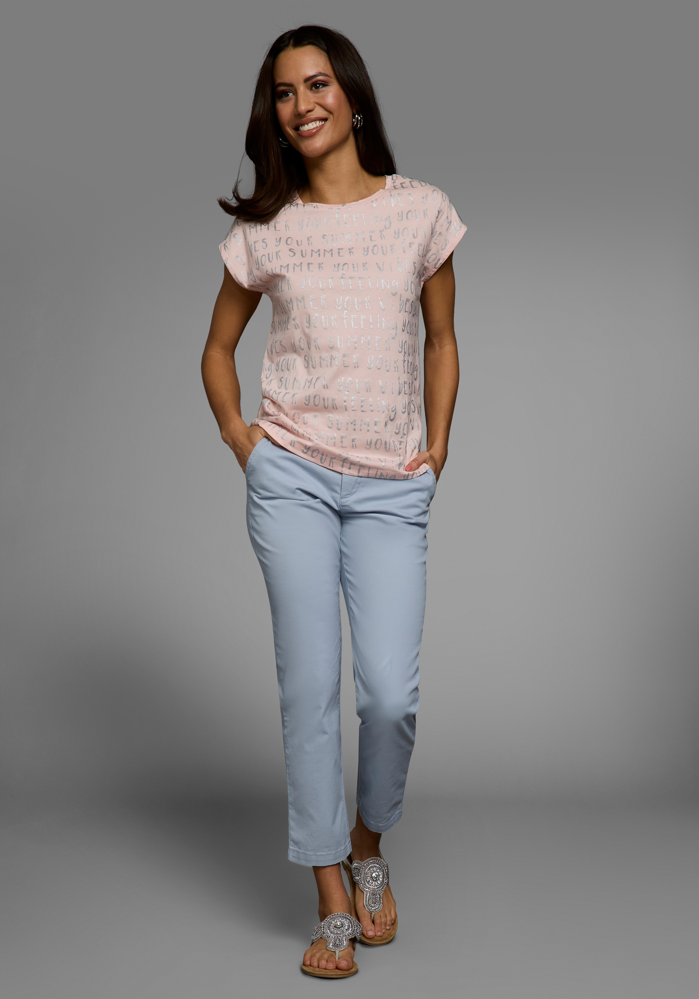 Laura Scott T-Shirt, mit sommerlichen silberfarbenen Lettering-Print - NEUE KOLLEKTION