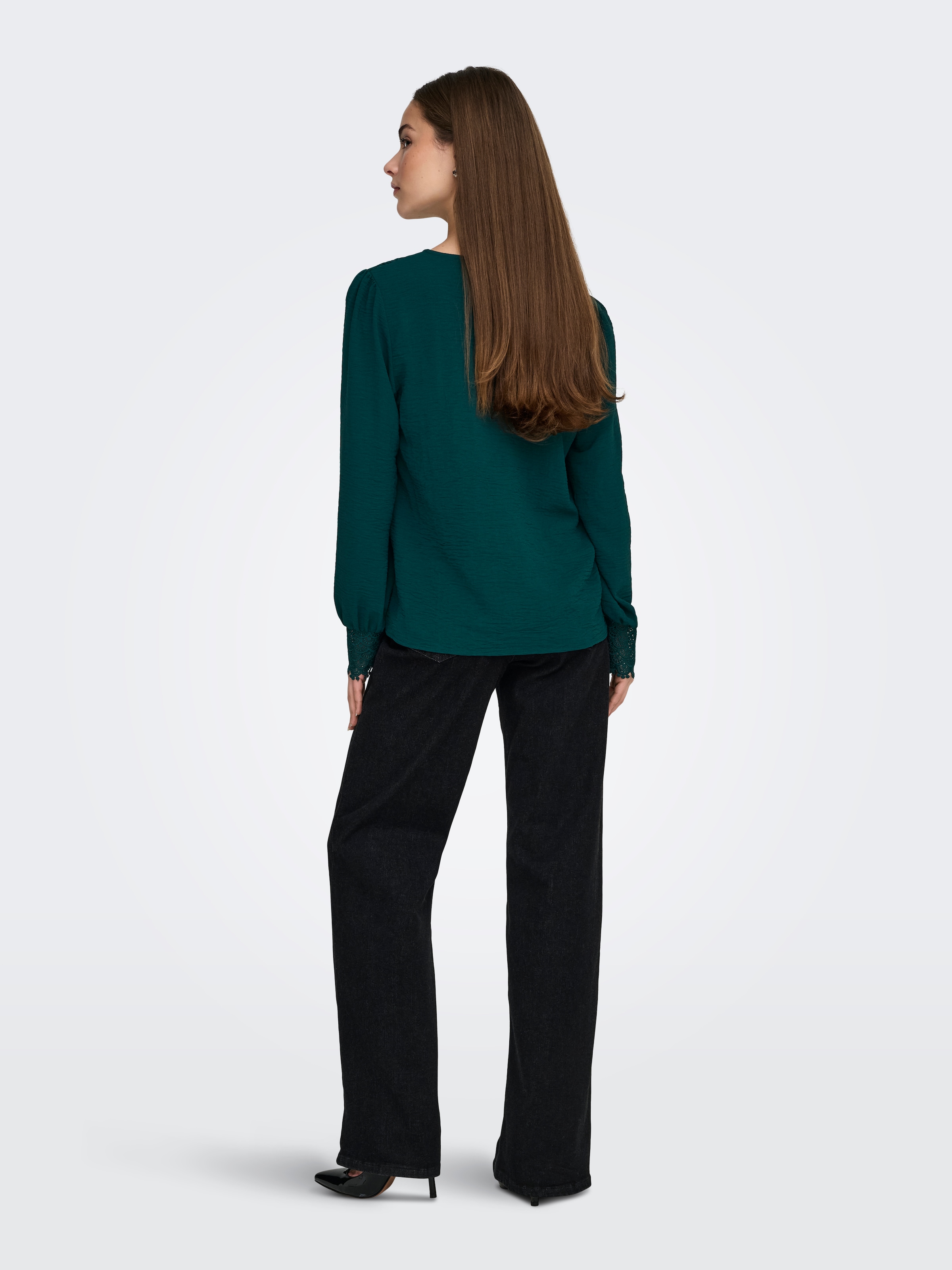 ONLY Langarmbluse »ONLCERENA METTE L/S LACE VNECK TOP WVN« Kunstfaser, regular fit, V-Ausschnitt