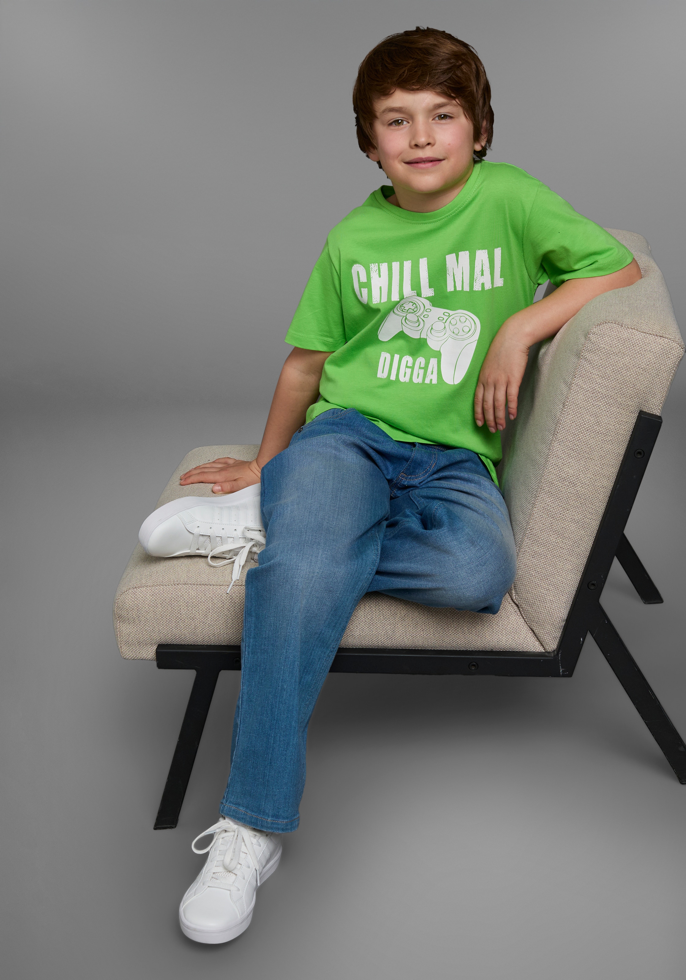 KIDSWORLD T-Shirt »Mit Spruch: CHILL MAL«, Kurzarm, Basic-Stil, mit coolen Schriftzügen, Rundhalsausschnitt