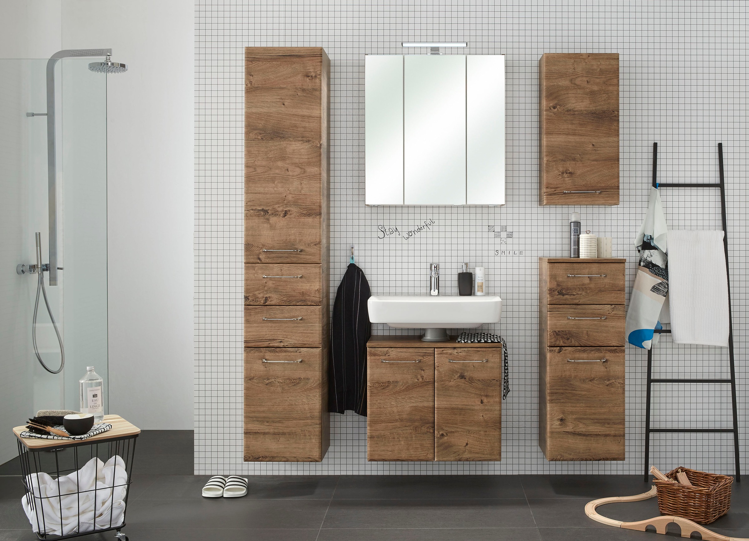 Saphir Hochschrank »Quickset Badschrank 35 cm breit, 2 Türen, 2 Schubladen, 3 Einlegeböden«, Badezimmer-Hochschrank inkl. Türdämpfer, Griffe in Chrom glänzend