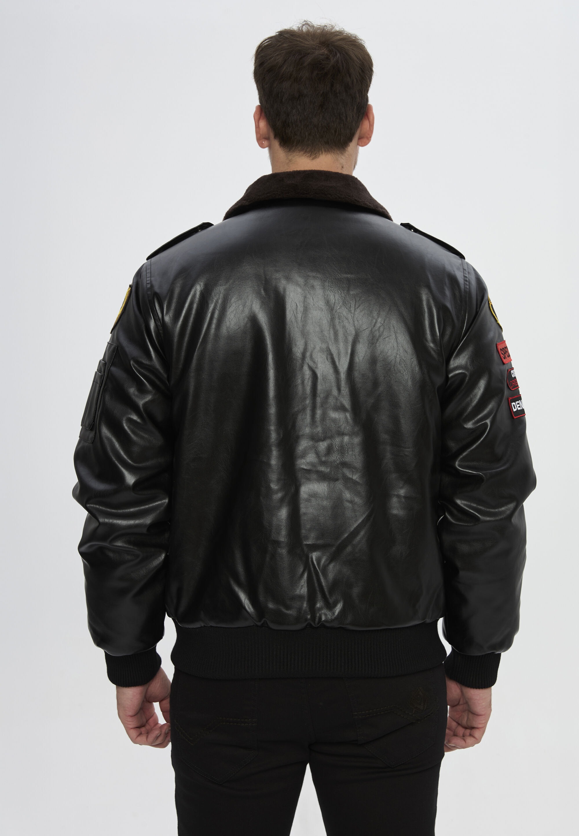 Cipo & Baxx Winterjacke »Winterjacke CM235« mit Kapuze Bomberjacke mit Kunstfellkragen & Patches