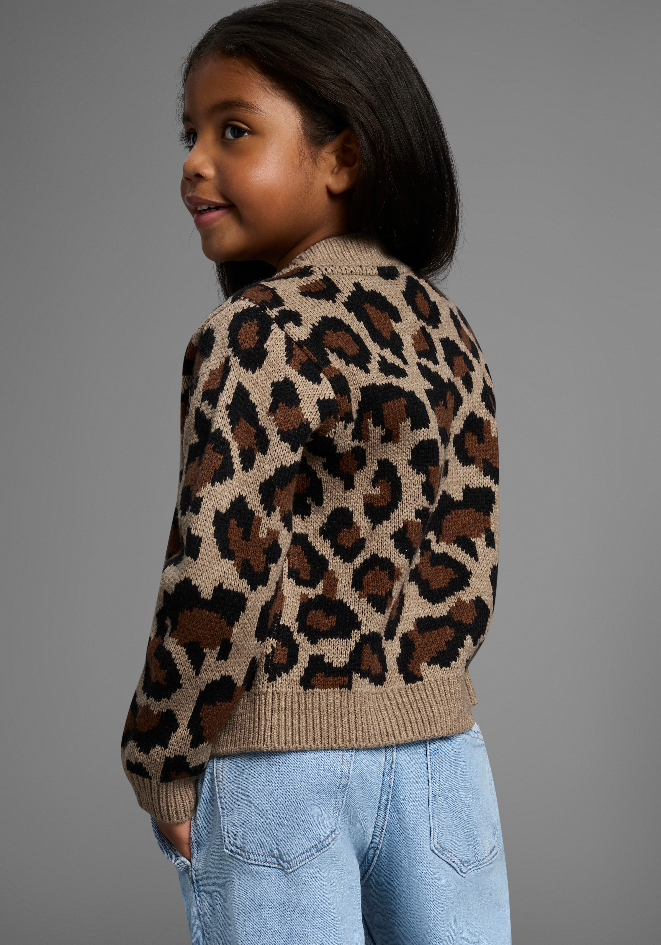 KIDSWORLD Strickjacke »Strickjacke mit Leo-Muster« Strickjacke in Leo-Optik