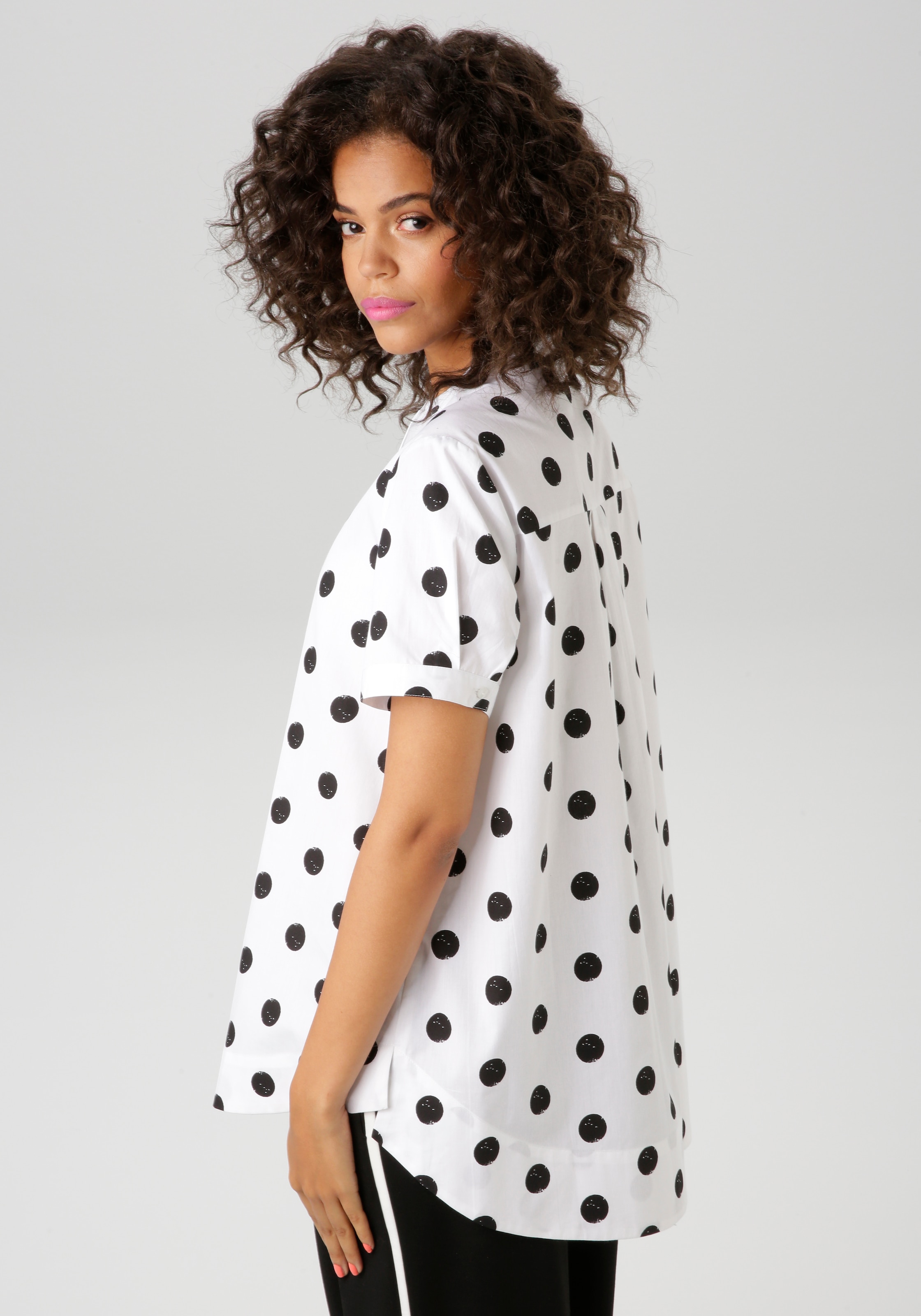 Aniston CASUAL Longbluse, mit coolen Punkten bedruckt