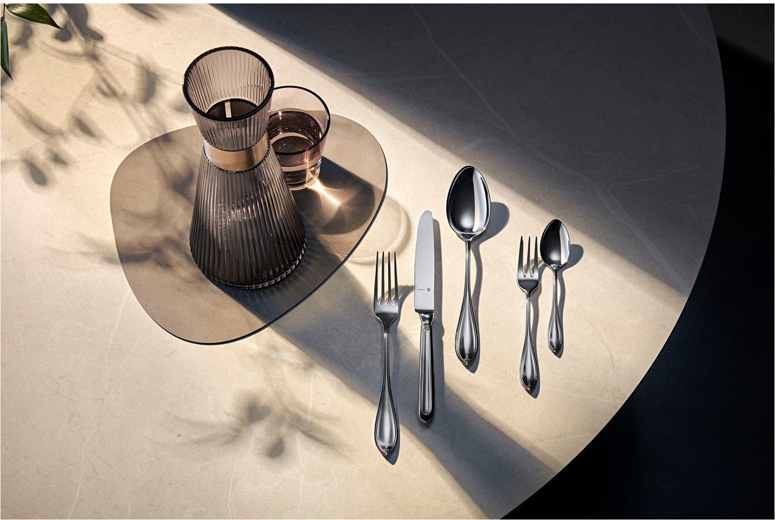 WMF Besteck-Set »Premiere in klassisch-eleganter Optik, ergonomisch, Wellenschliff« spülmaschinengeeignet, optimale Schärfe, hochwertiger Besteckkasten