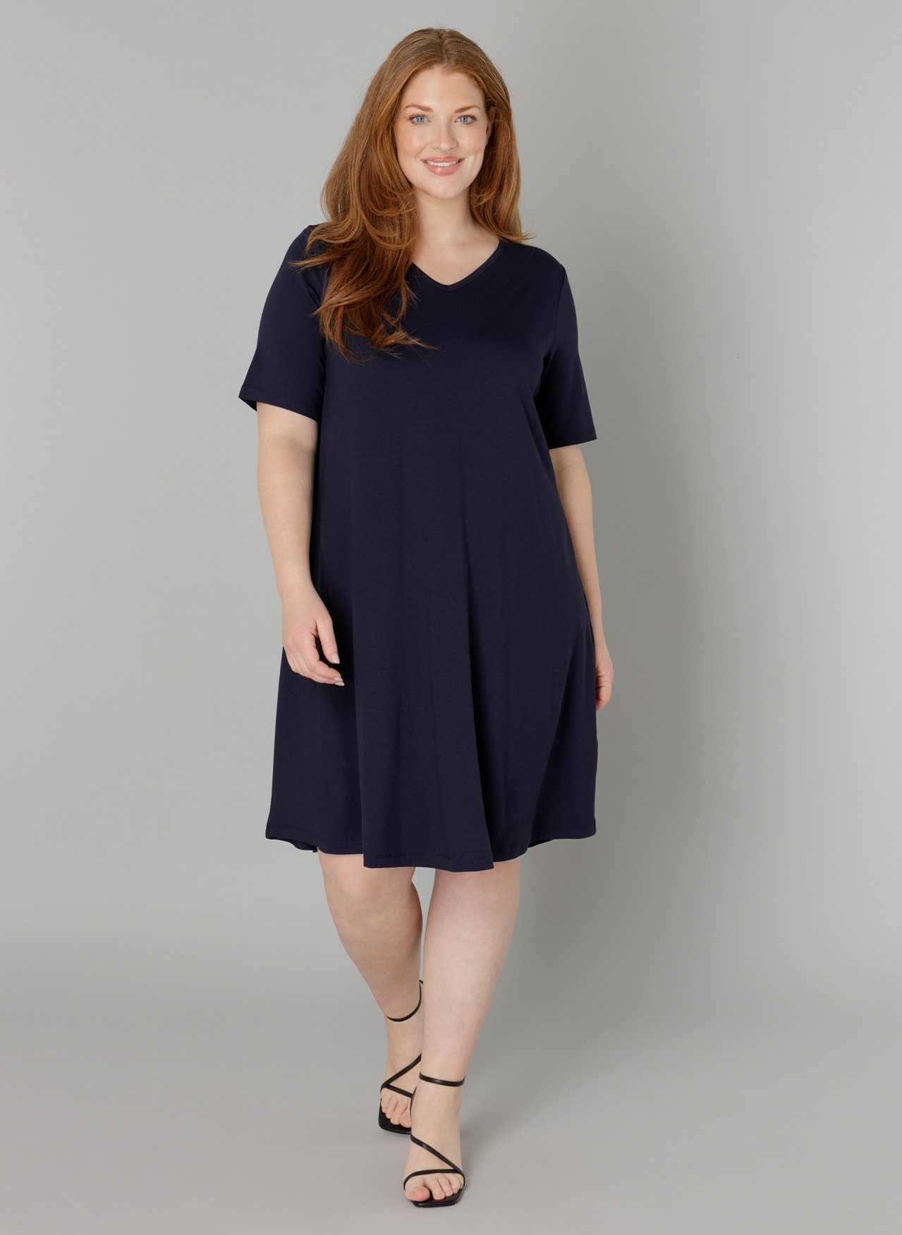 Base Level Curvy Shirtkleid »Abernathy«, In leicht ausgestellter Form
