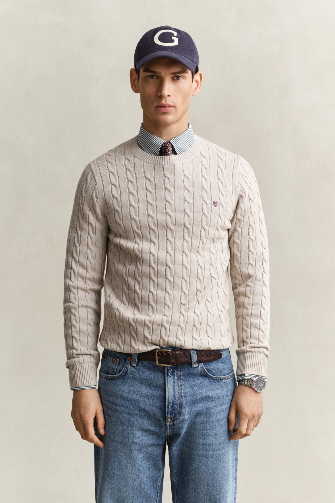 Gant Strickpullover »COTTON CABLE C-NECK« mit Wappen-Logostickerei auf der Brust