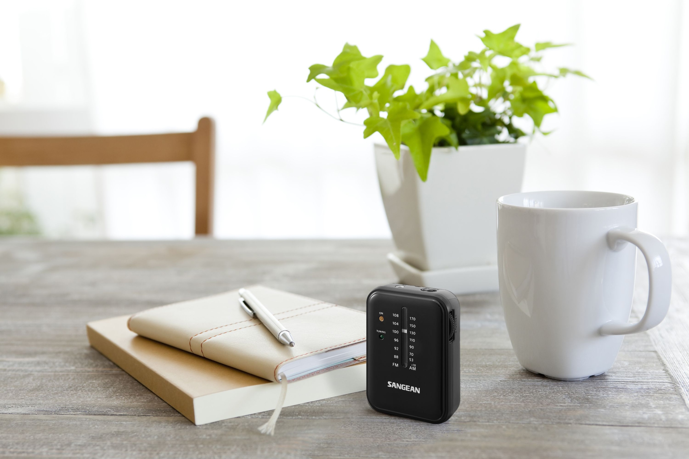 Sangean Radio »SR-32 (Pocket 320)«, (FM-Tuner-AM-Tuner), Ohrhörer im Lieferumfang