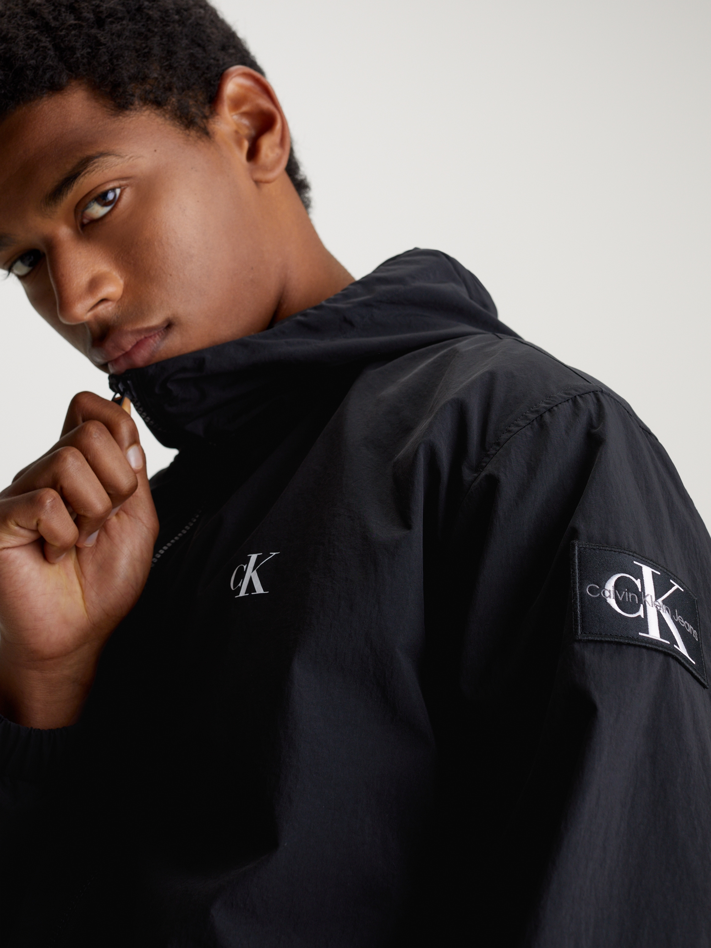 Calvin Klein Jeans Windbreaker »WINDBREAKER«, mit Kapuze, mit Calvin Klein Logo-Badge