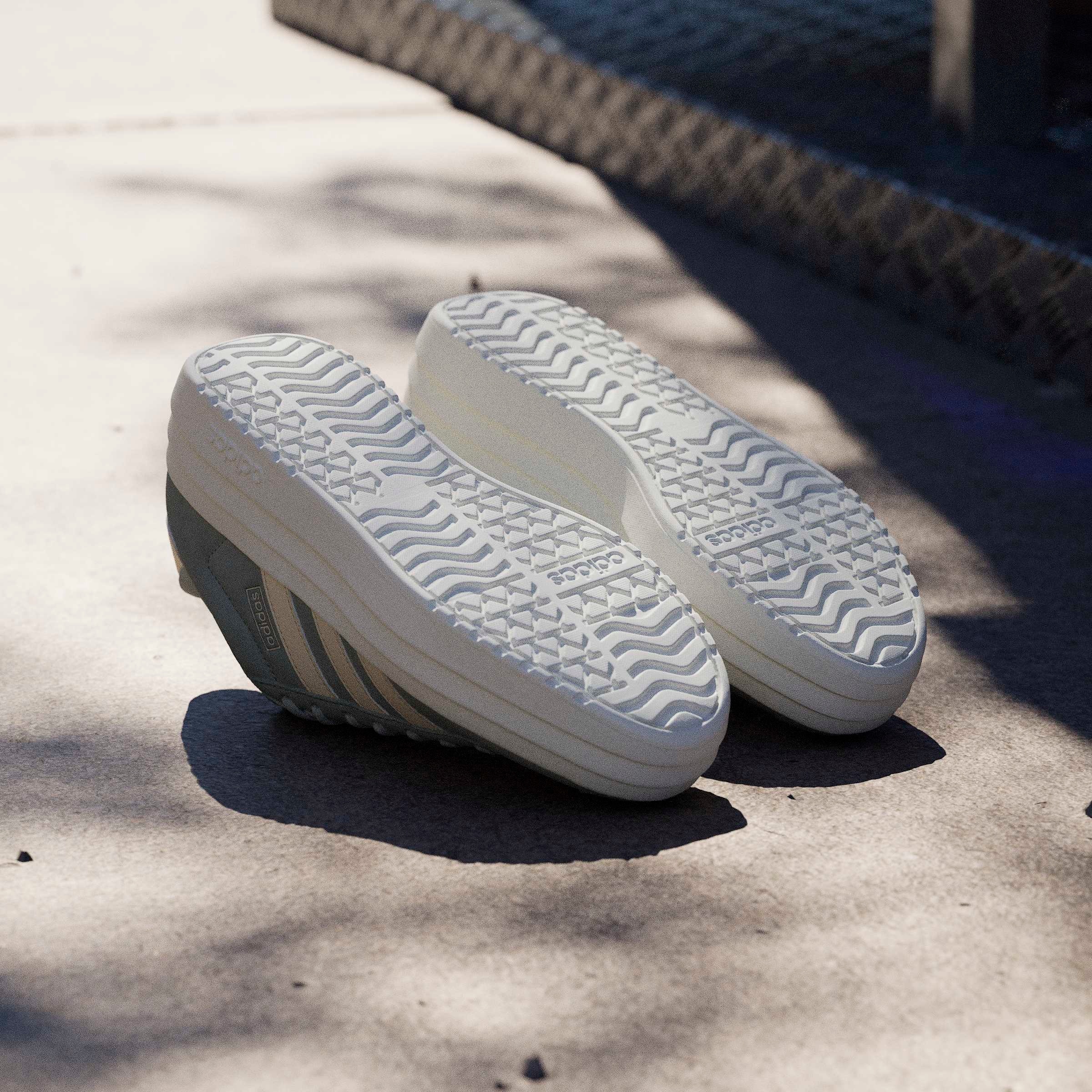 adidas Sportswear Plateausneaker »VL COURT BOLD«  inspiriert vom Design des adidas gazelle bold