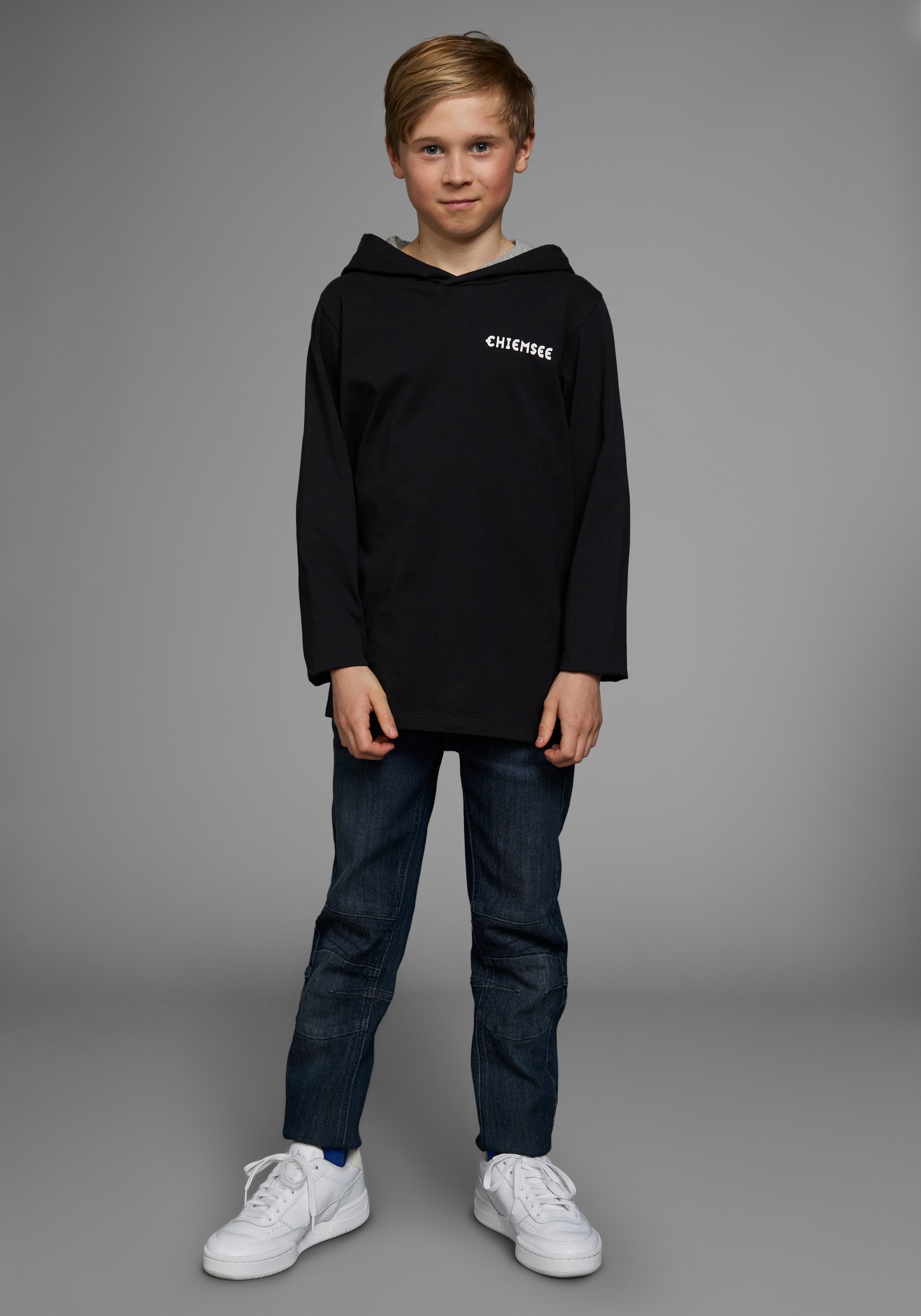 Chiemsee Kapuzenshirt »Langarmshirt mit Kapuzendruck«, Langarm, Basic-Passform, bedruckt, aus 100% Baumwolle