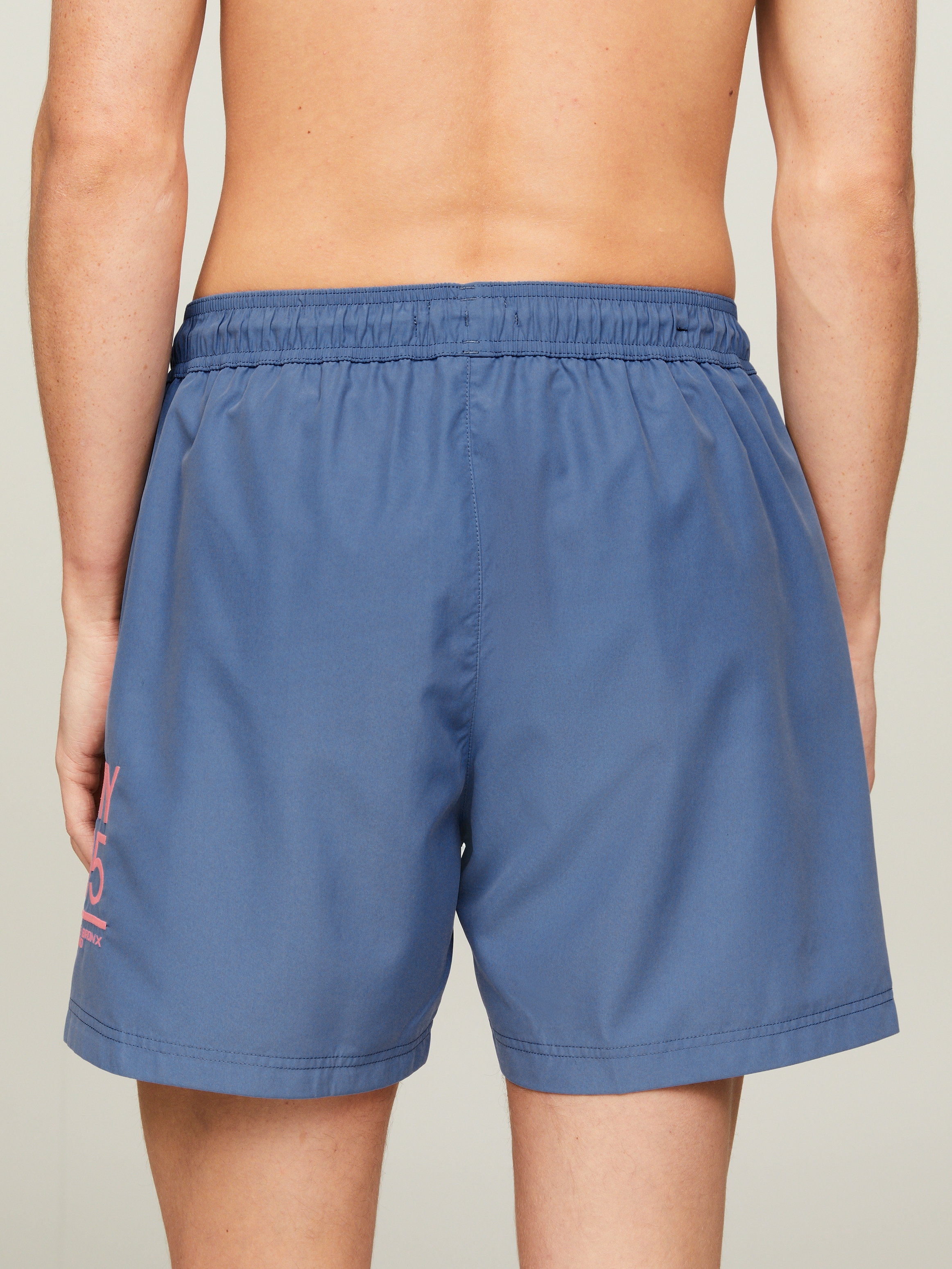 Tommy Hilfiger Swimwear Badeshorts »SF MEDIUM DRAWSTRING«, mit kultigem Logoschriftzug