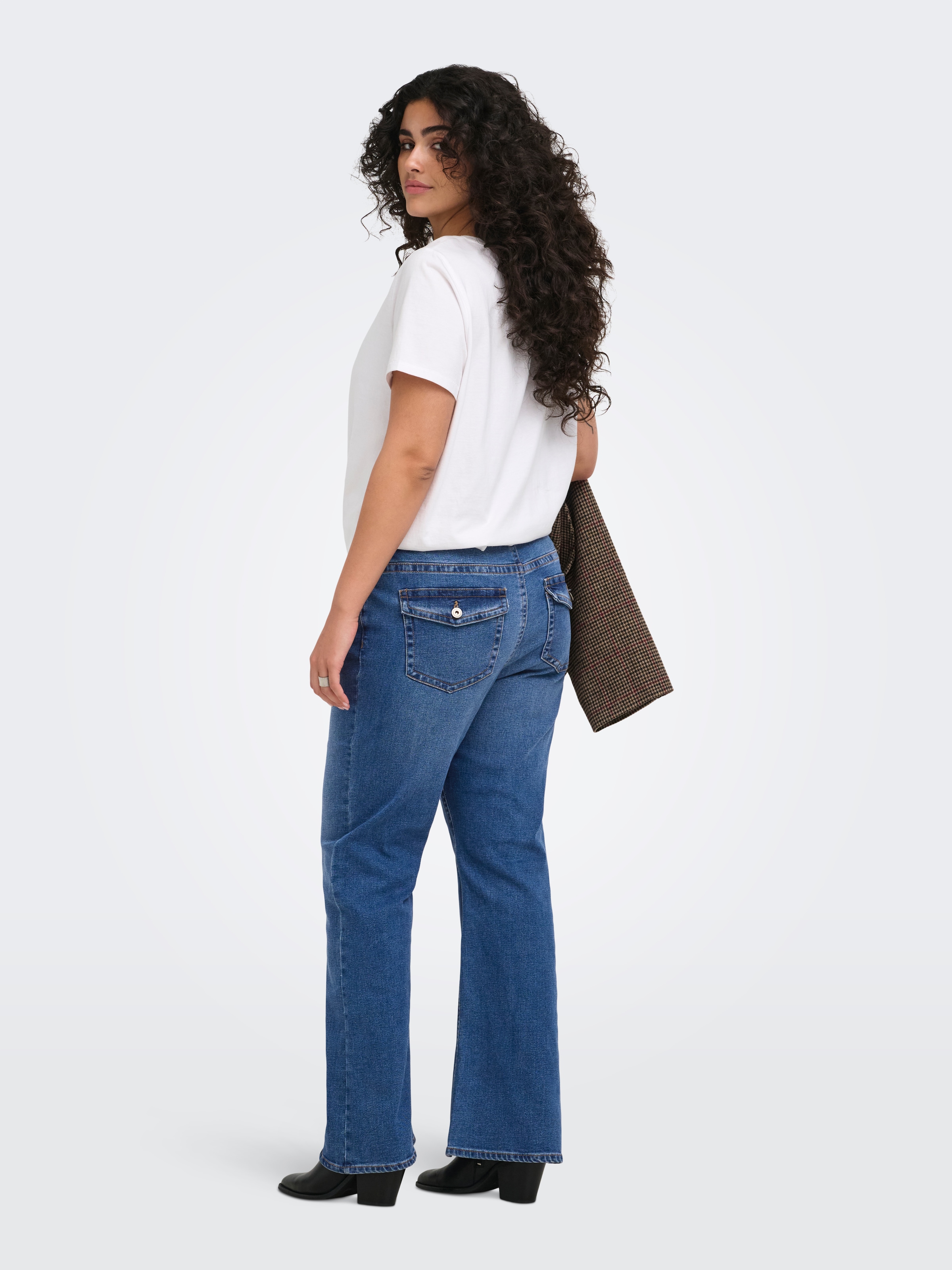 ONLY CARMAKOMA Bootcut-Jeans »CARPHOEBE REG BACK POC FLA PIM852 NOOS« Baumwollmischung, Regular Waist