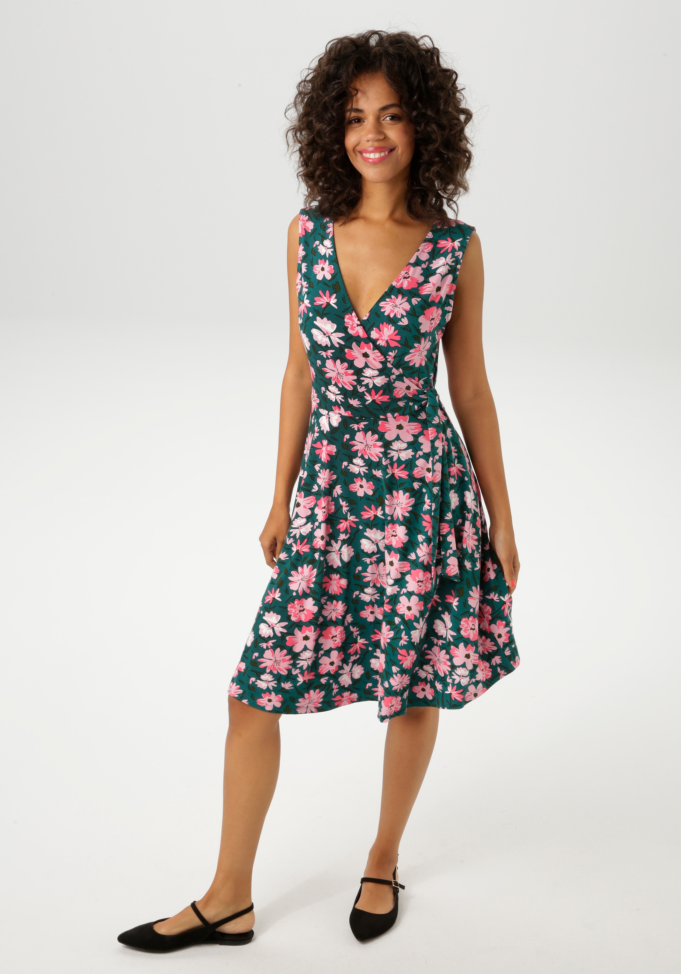 Aniston CASUAL Sommerkleid, mit malerischen Blumendruck - jedes Teil ein Unikat