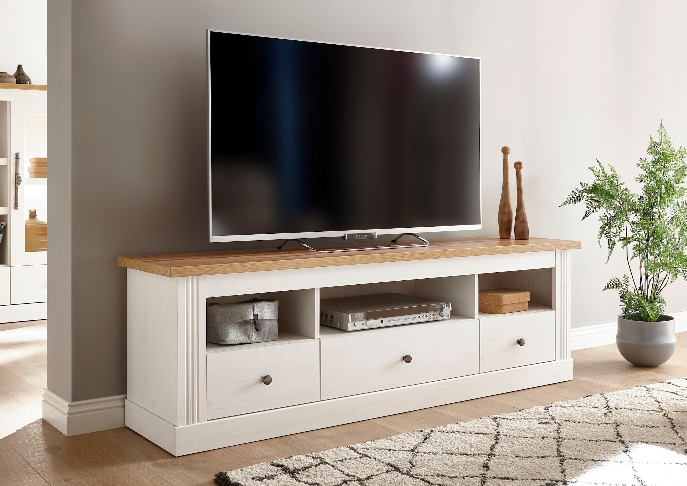 Home affaire Lowboard »Westminster«, im angesagten Landhaus-Look