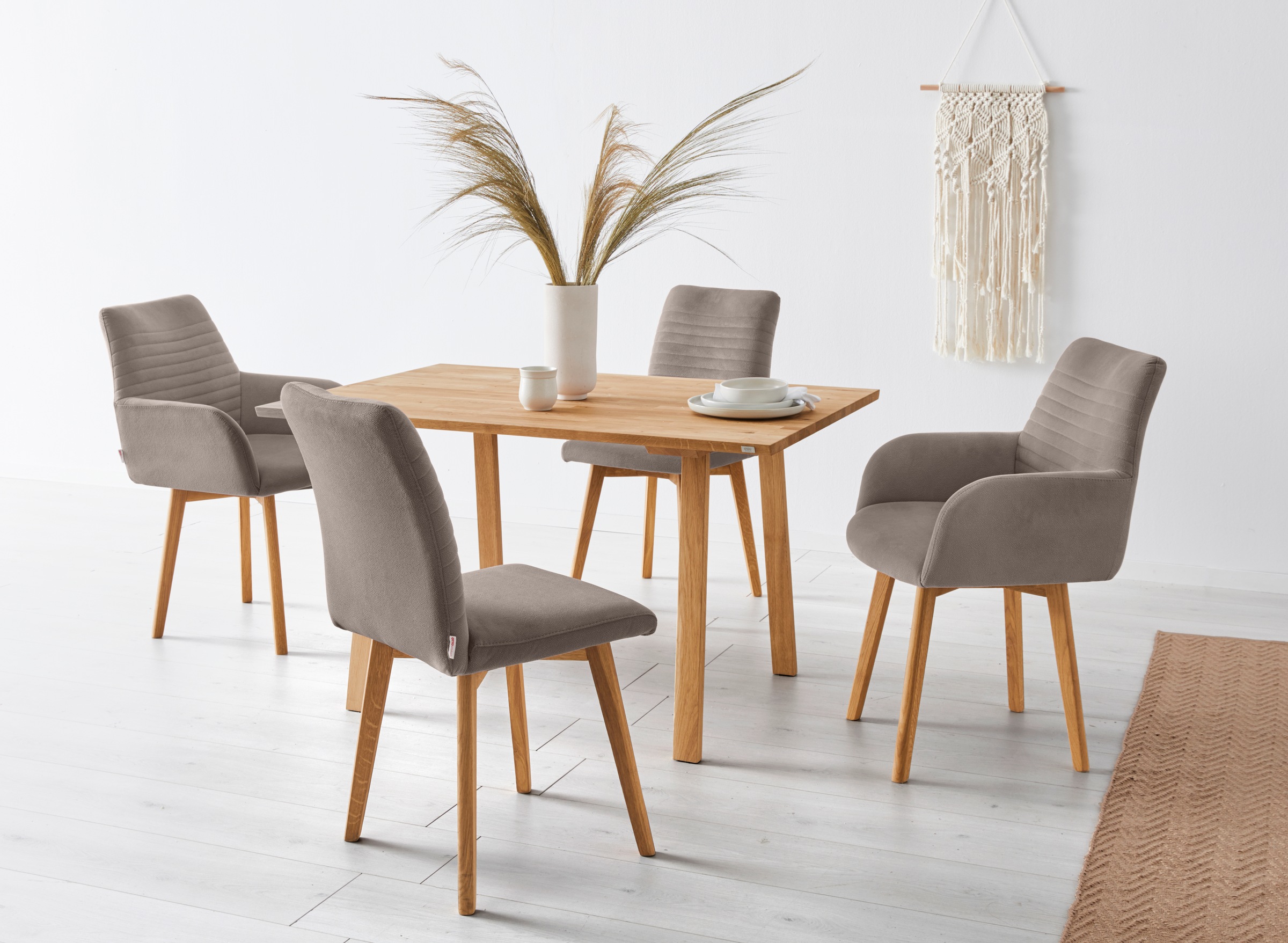 OTTO products Esszimmerstuhl »Alessja«, (Set), 2 St., Microfaser, Bezug aus Microfaser, Gestell aus Eiche Massivholz