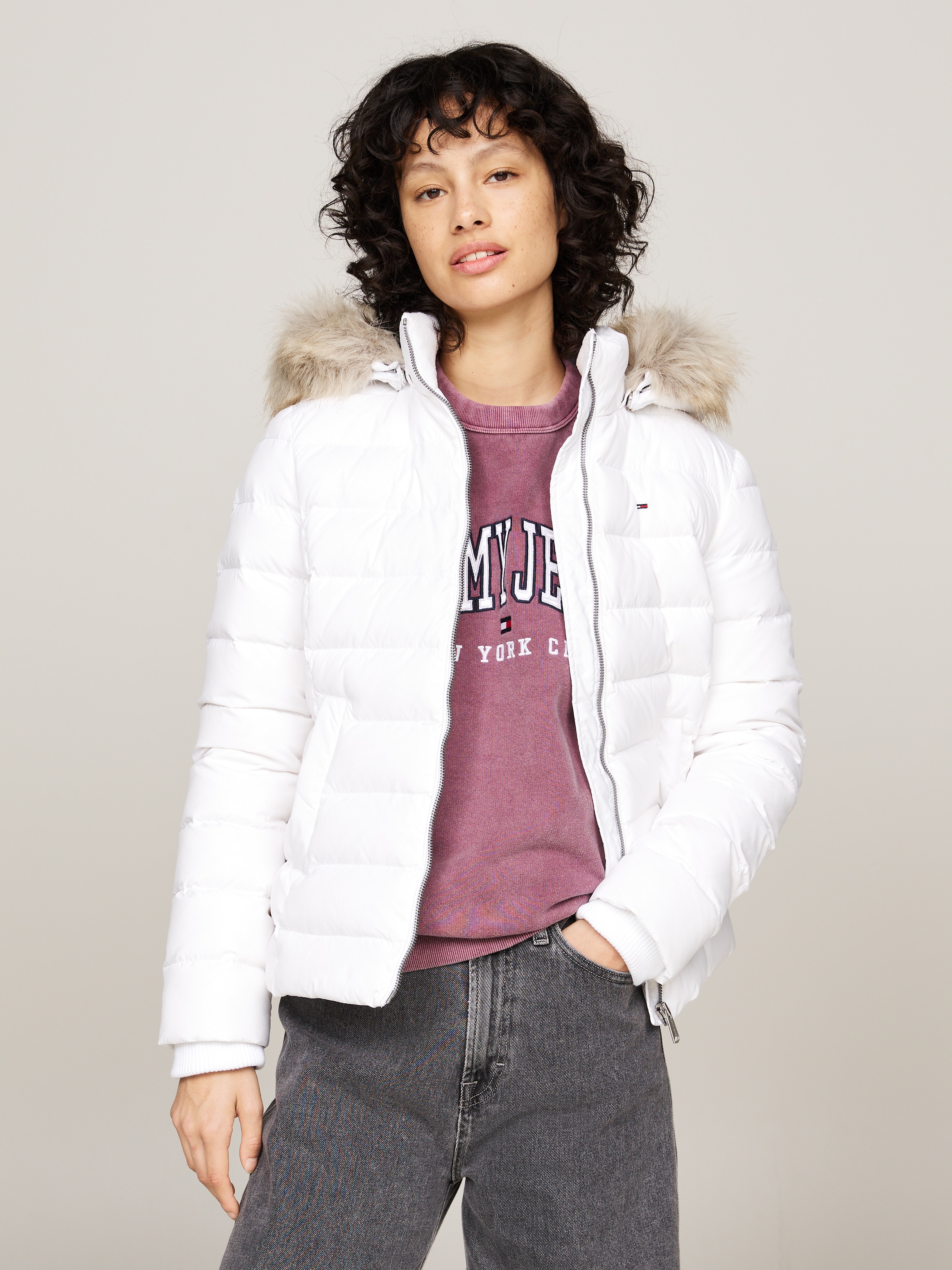 Tommy Jeans Steppjacke »TJW BASIC HOODED DOWN JACKET EXT«, mit Kapuze, mit Logostickerei