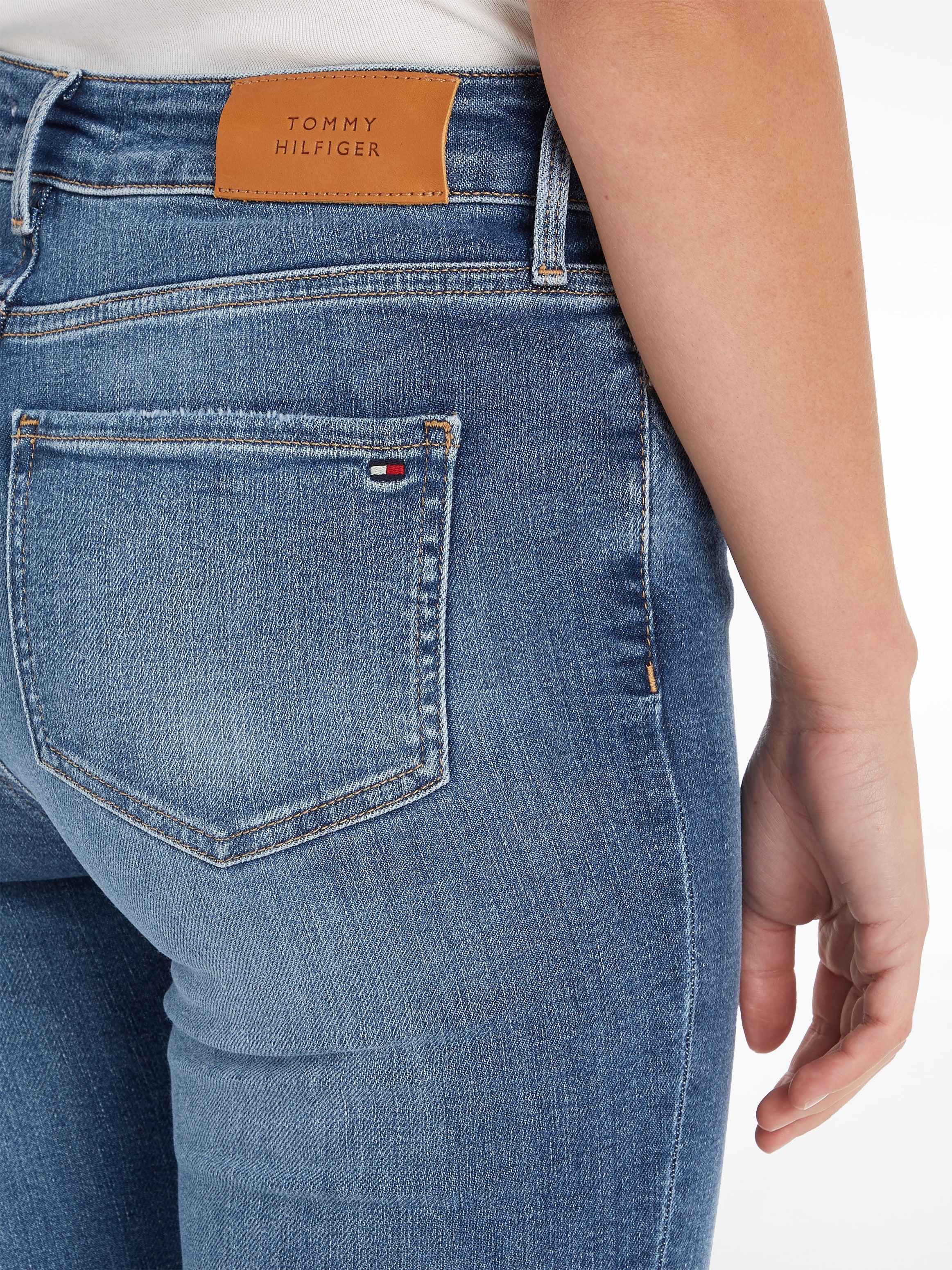 Tommy ♕ Tommy Hilfiger Skinny-fit-Jeans U SKINNY FLEX Logo-Badge Hilfiger HW«, bei mit »TH HARLEM