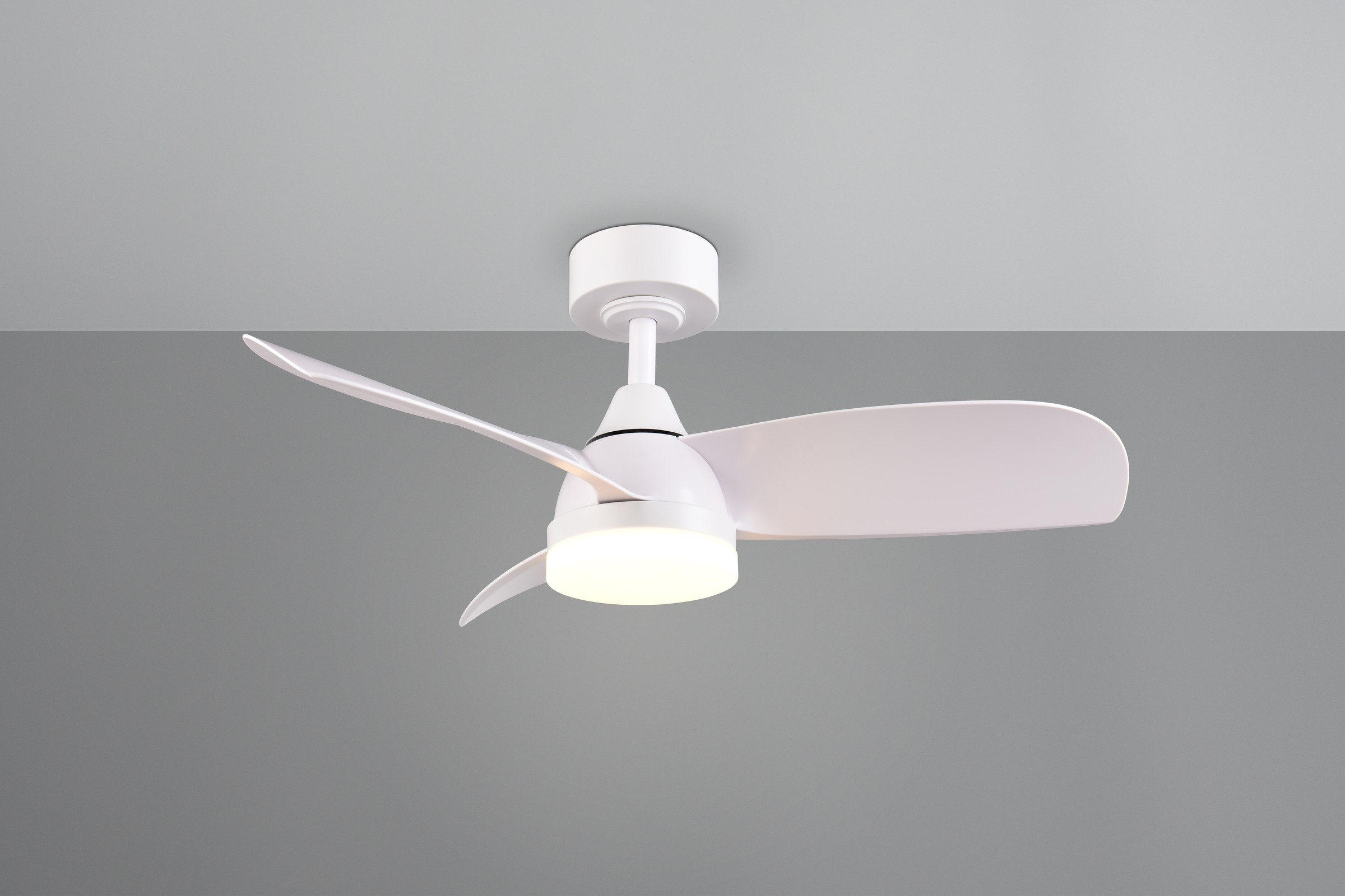 REALITY Leuchten LED Deckenleuchte »HELSINKI mit Ventilator, Deckenventilator mit Licht inkl Fernbedienung« LED-Board 1 Stk. warmweiß - kaltweiß 6 Geschwindigkeiten höhenverstellbar Vor-& Rücklauf dimmbar Nachtlicht