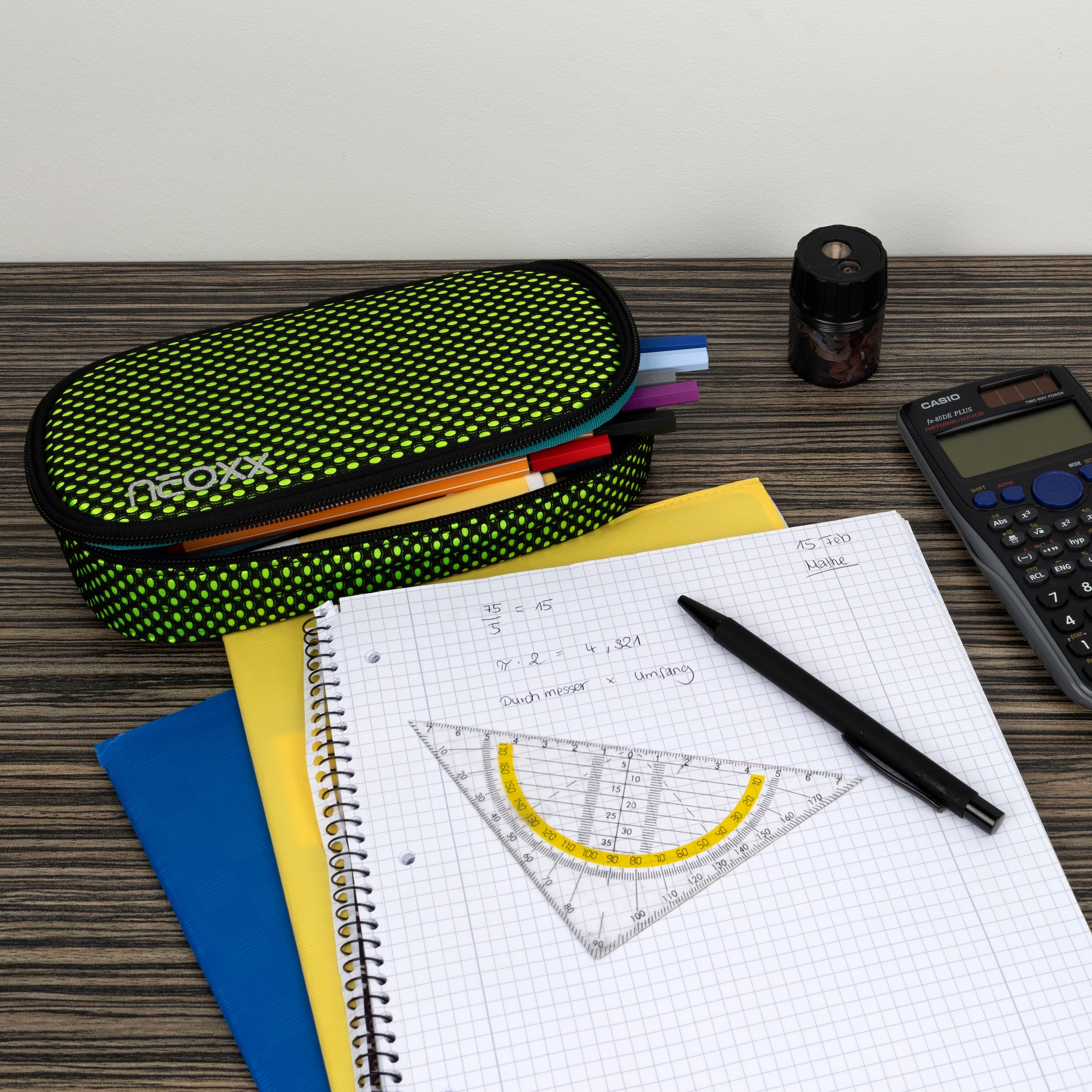 neoxx Schreibgeräteetui »Schlamperbox, Jump, All about Neon«, teilweise aus recyceltem Material