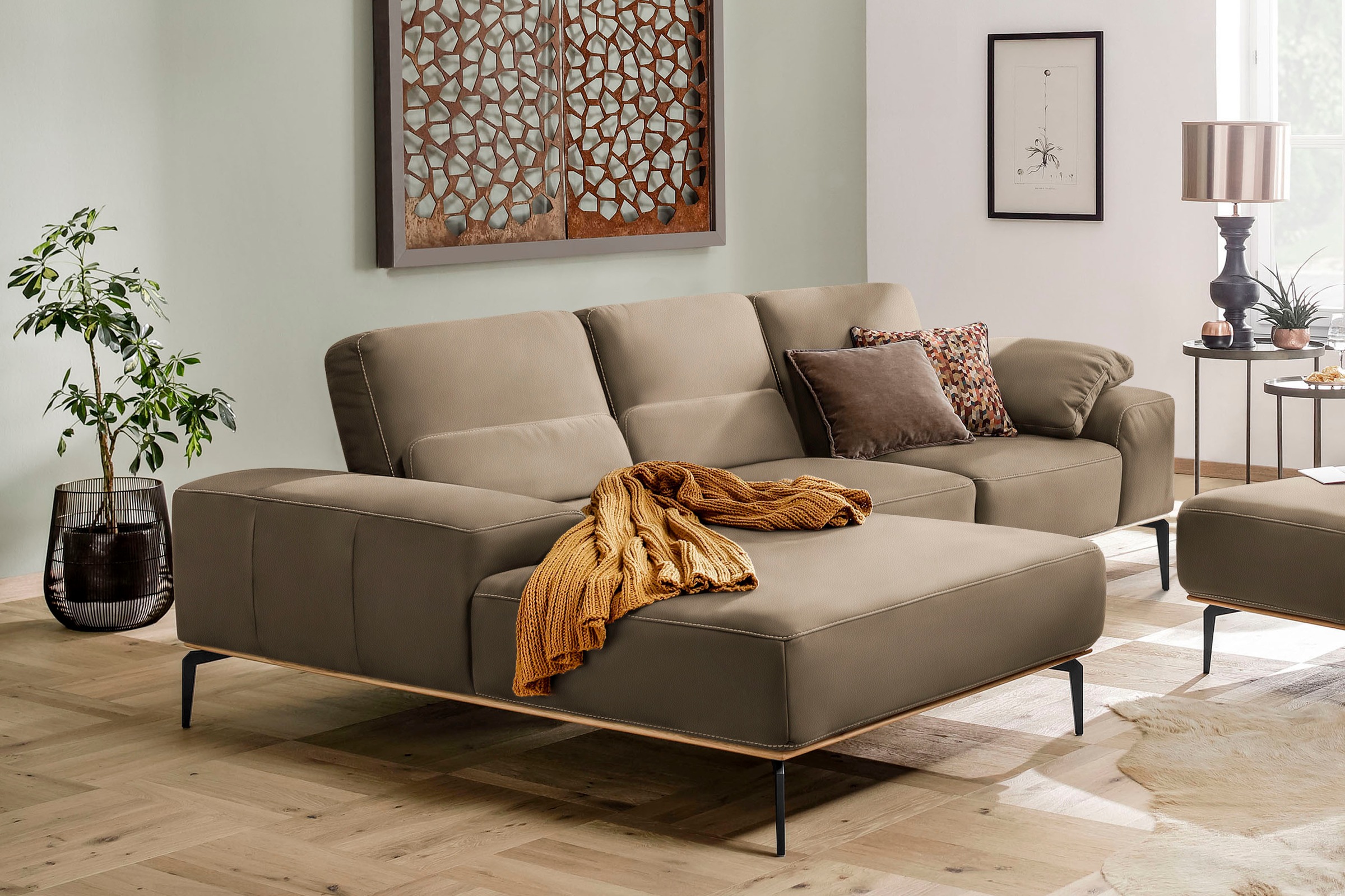 W.SCHILLIG Ecksofa »run, Designsofa mit tollem Sitzkomfort, bequem, L-Form«, mit Holzsockel, Füße in Schwarz pulverbeschichtet, Breite 279 cm