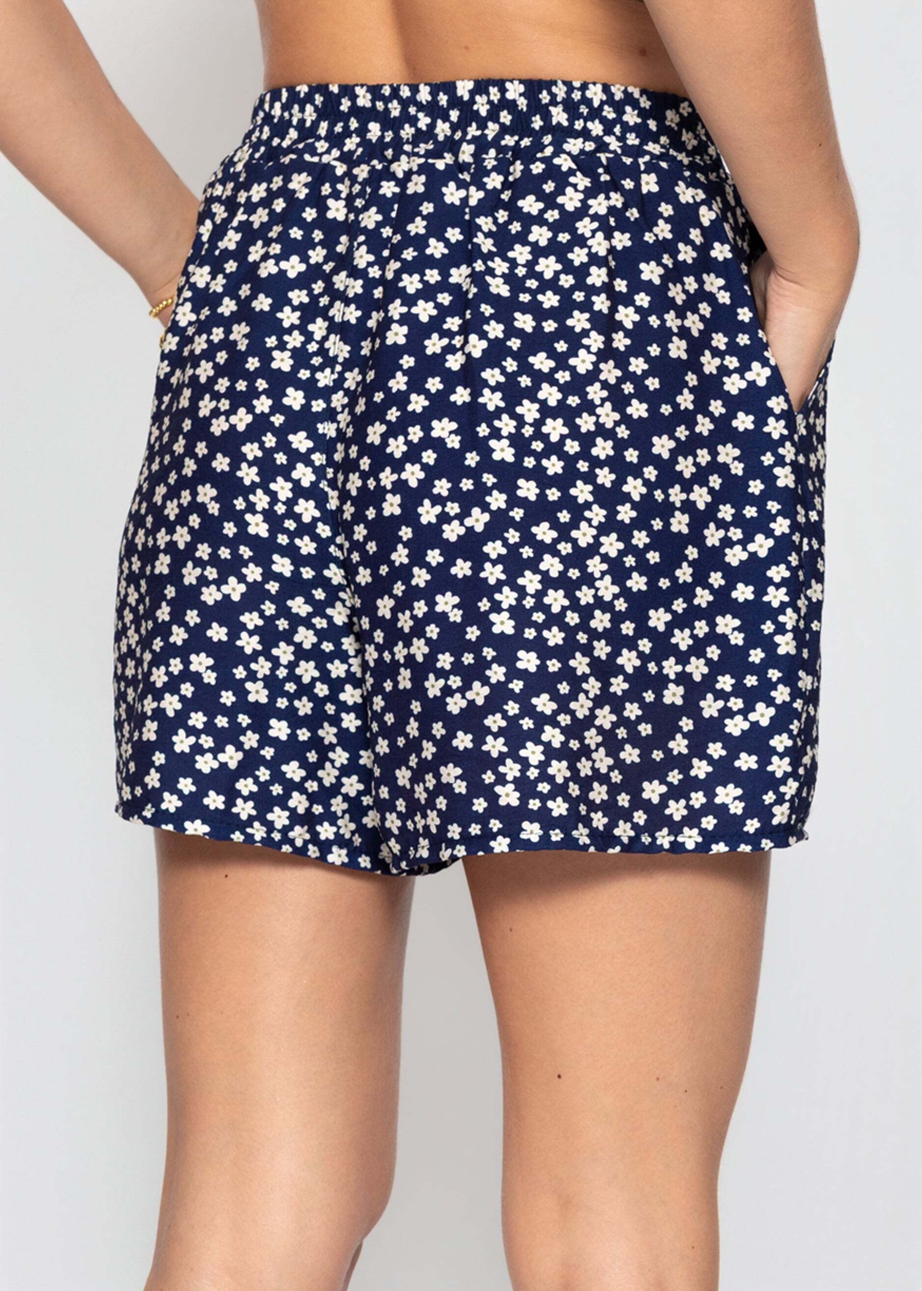 SASSYCLASSY Shorts »Shorts mit floralem Druck«  Lockere Viskoseshorts mit elastischem Bund und seitlichen Taschen