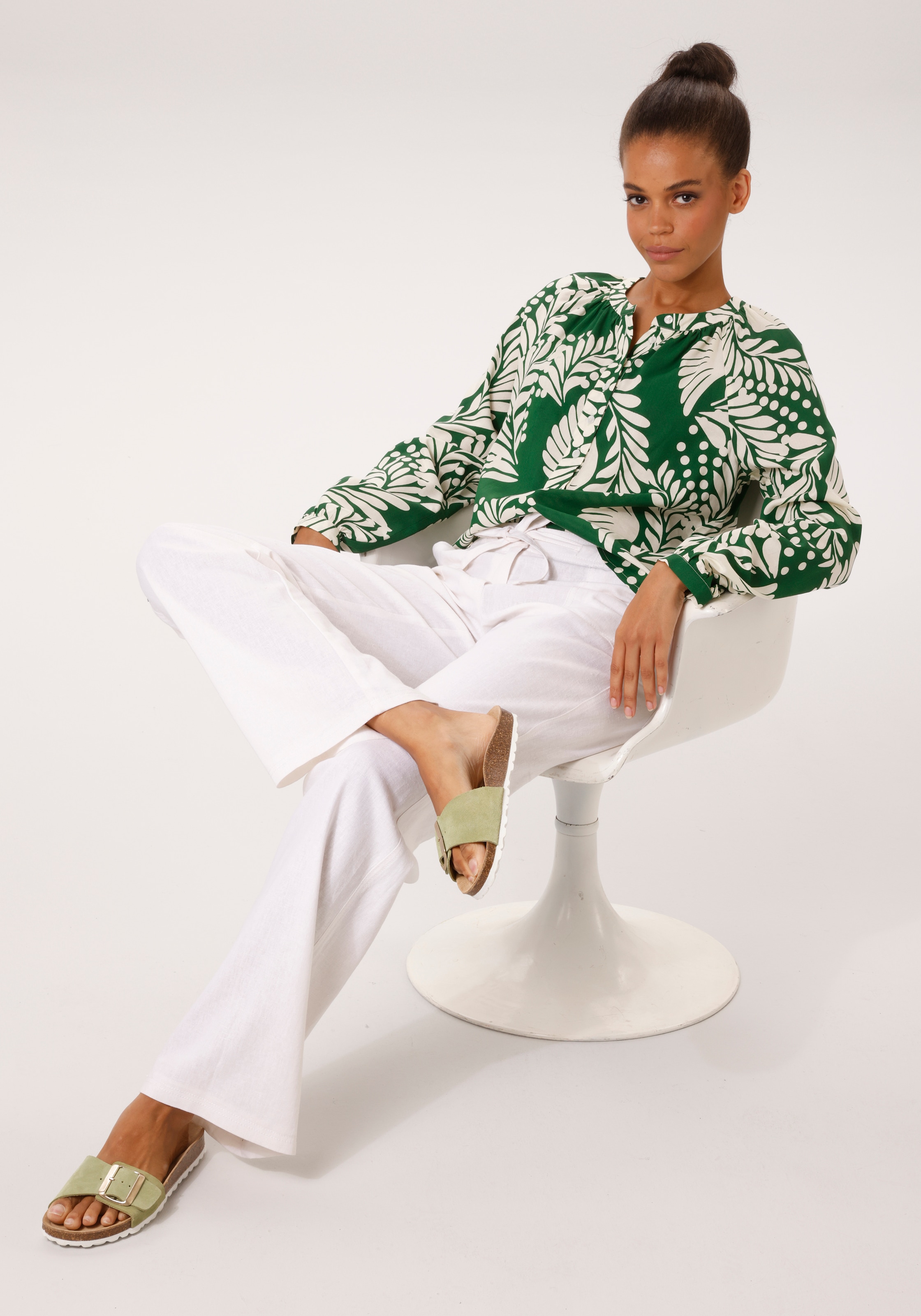 Aniston CASUAL Schlupfbluse mit großflächigen, grafischen Blättern bedruckt - NEUE KOLLEKTION