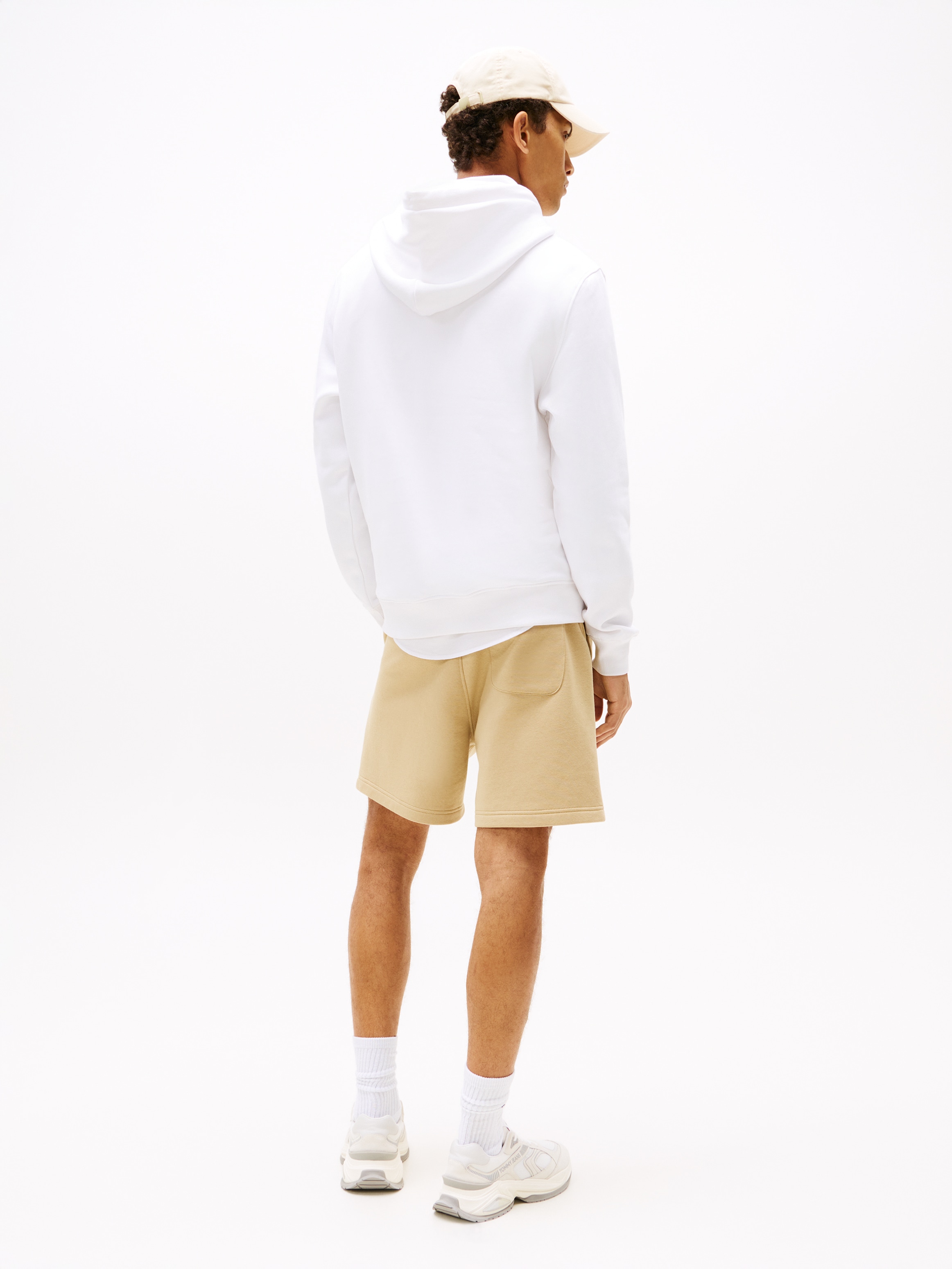 Tommy Jeans Sweatshirt »TJM REG ESSENTIAL FLAG HOOD EXT«, mit bedruckten Markenlogo auf Brusthöhe
