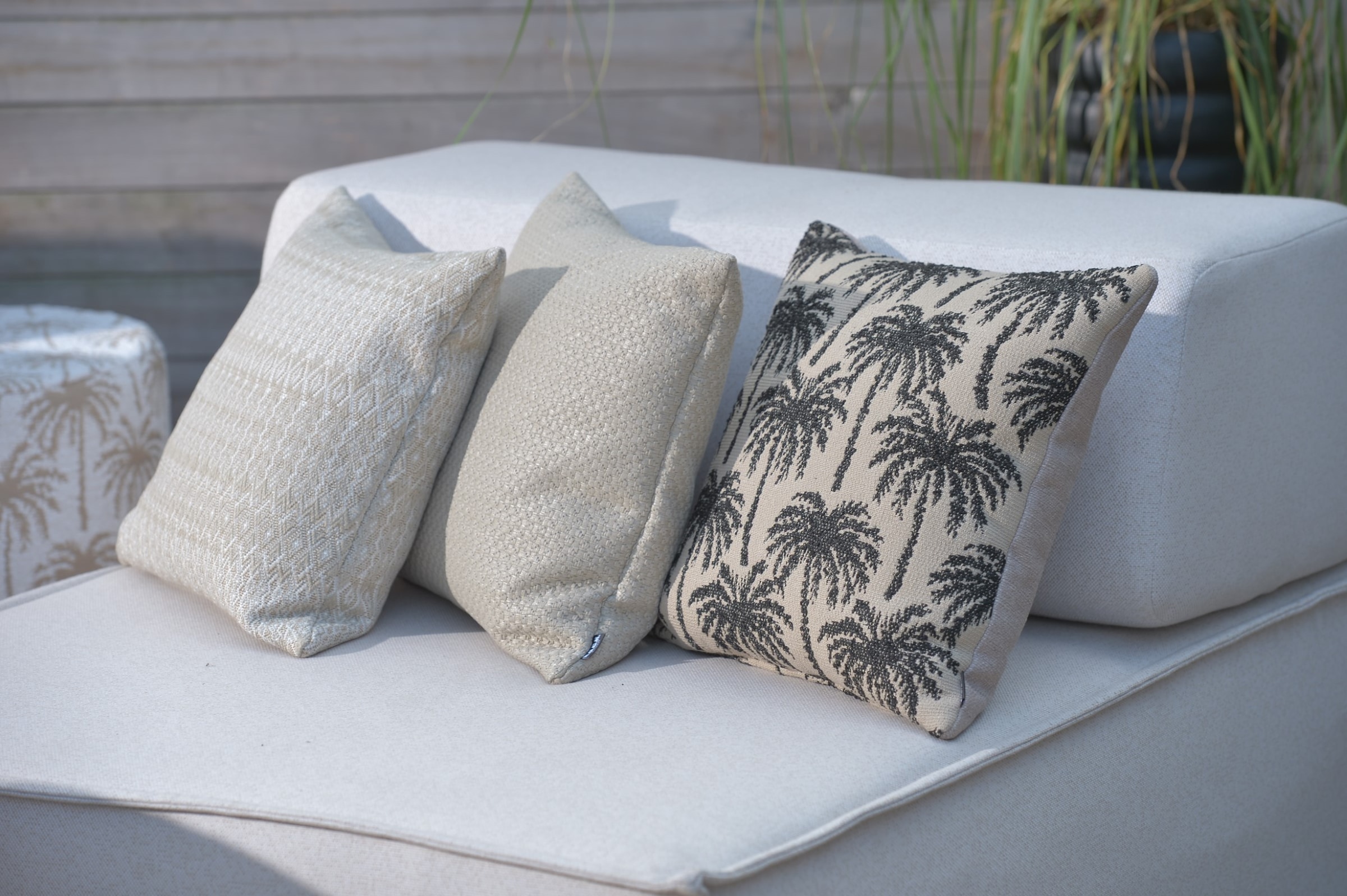H.O.C.K. Dekokissen »Vamosa Palms«, Outdoorkissen inkl. Füllung, 45x45cm, Dekokissen, Palmen, schwarz