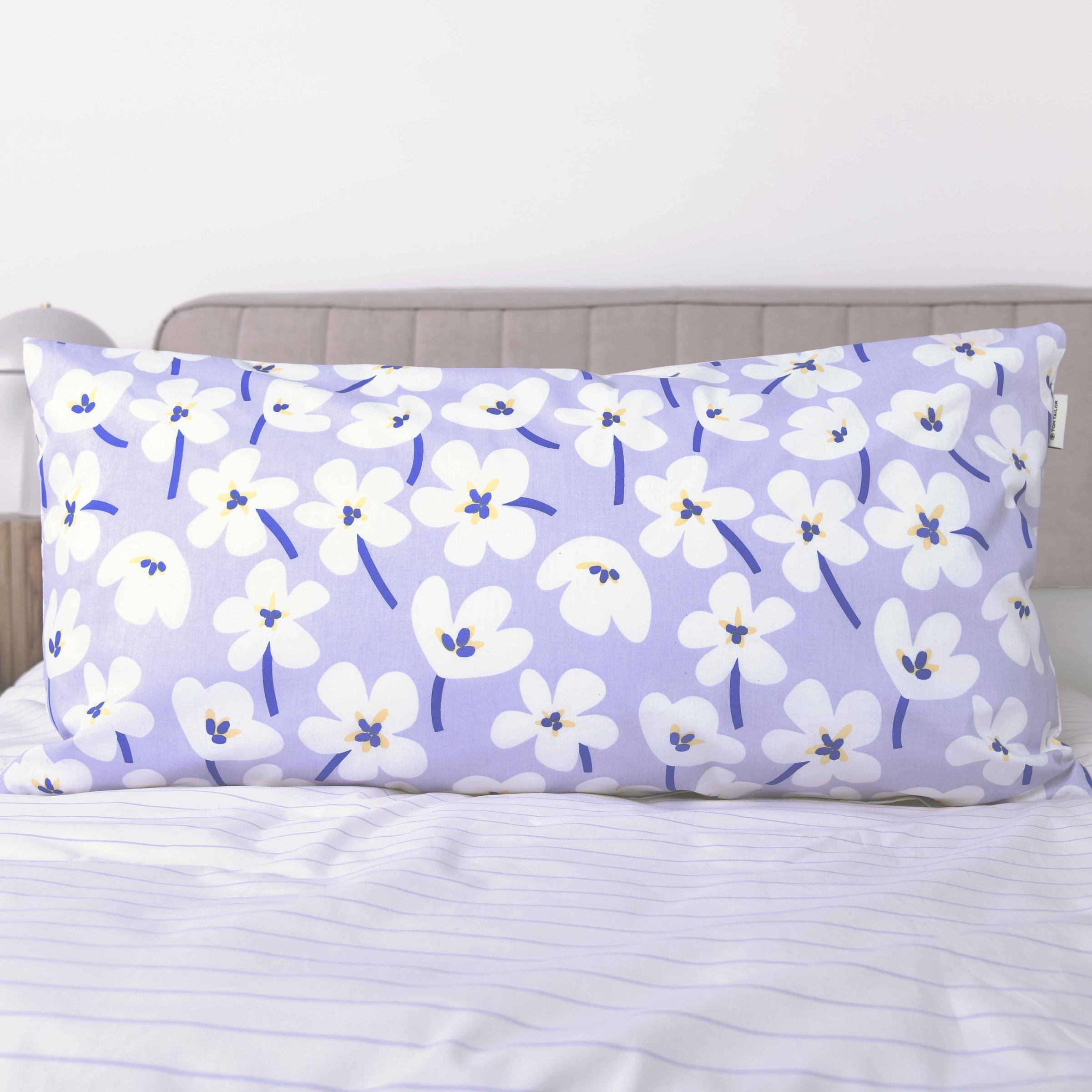 TOM TAILOR HOME Kissenhülle »new bedroom, FRESH FLOWERS, 40x40cm oder 40x80cm«, (1 St.), mit farbigem Markenreißverschluss