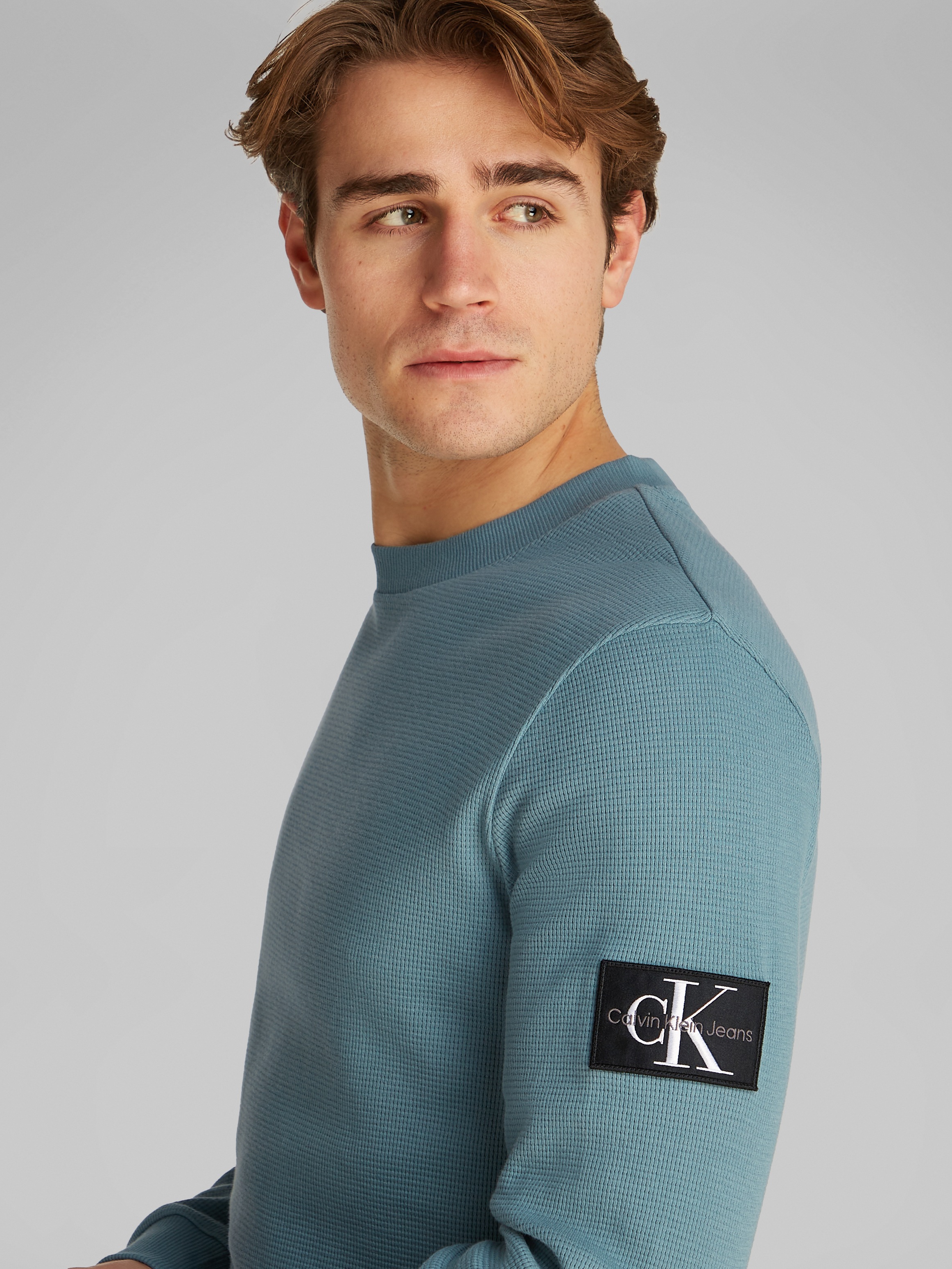 Calvin Klein Jeans Langarmshirt »BADGE WAFFLE LS TEE«, mit Logopatch