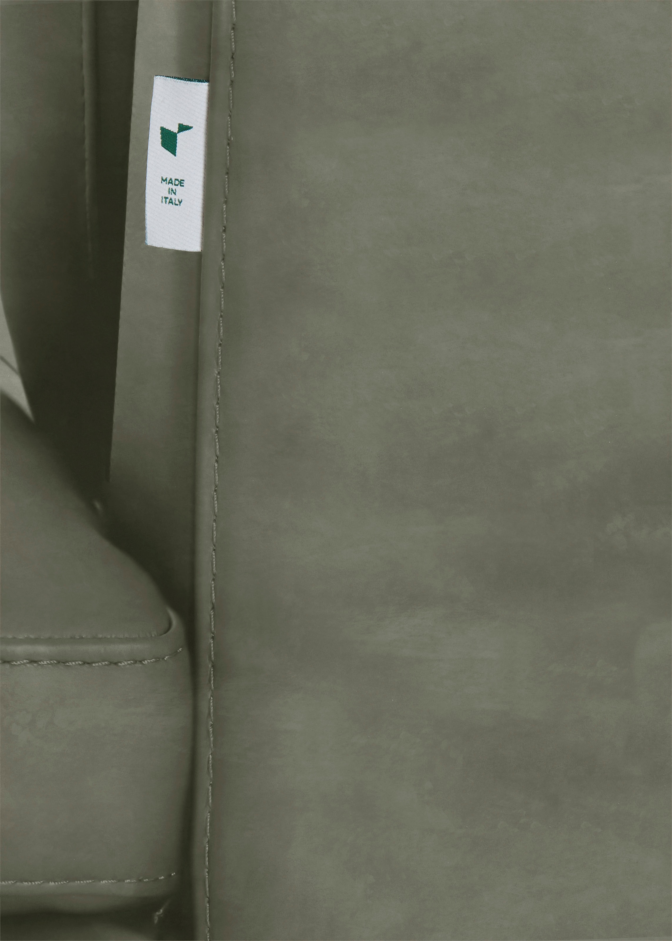 CALIA ITALIA 2-Sitzer »Gaia, Sofa im edlen Design und mit erstklassigem Sitzkomfort« aus pflegeleichtem Luxus-Microfaser Ginevra Hydro Care