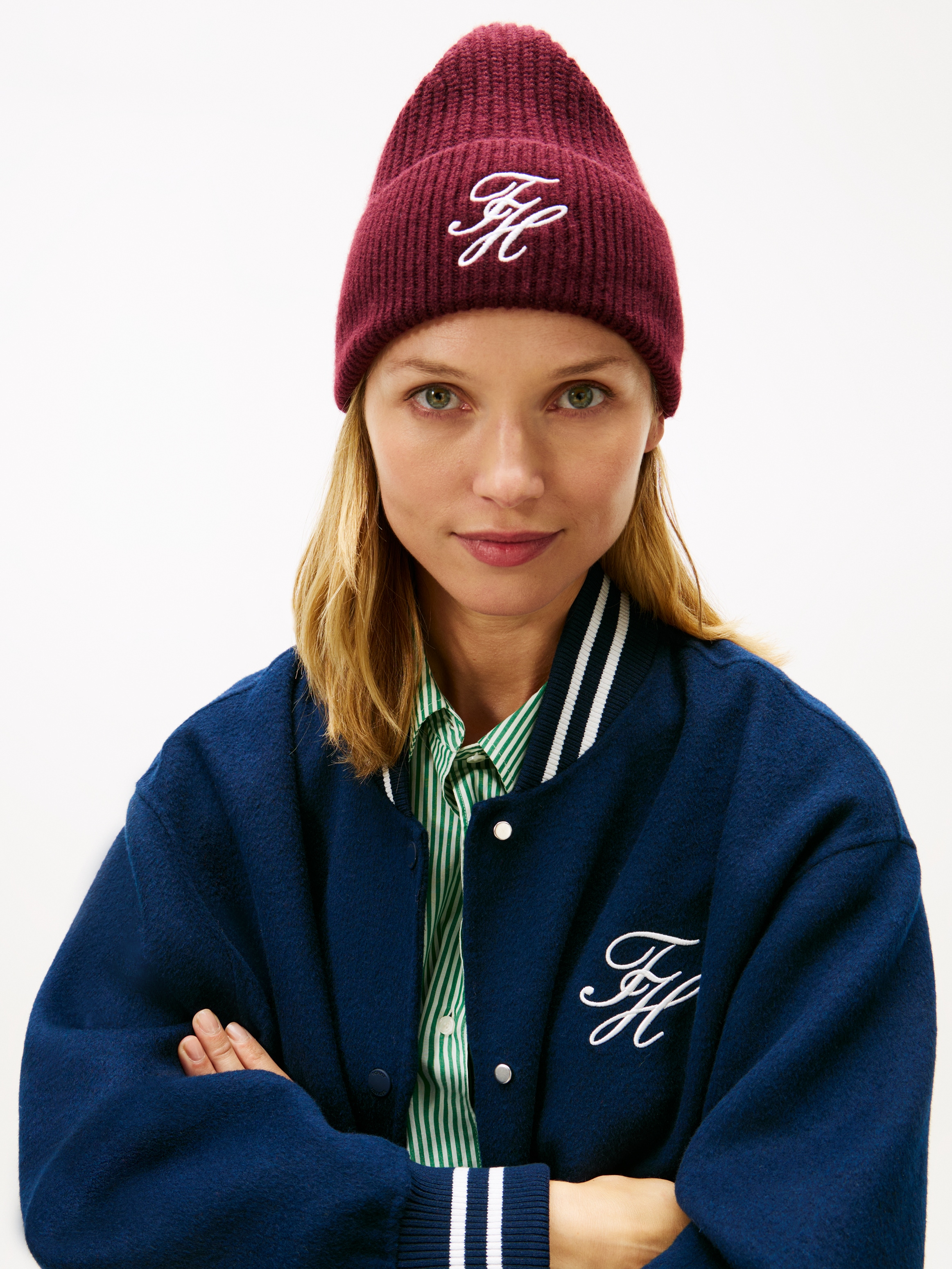 Tommy Hilfiger Beanie »TOMMY SCRIPT CASHMERE« aus Kaschmirmix mit gesticktem Logo, Maße 21 x 24,5 cm