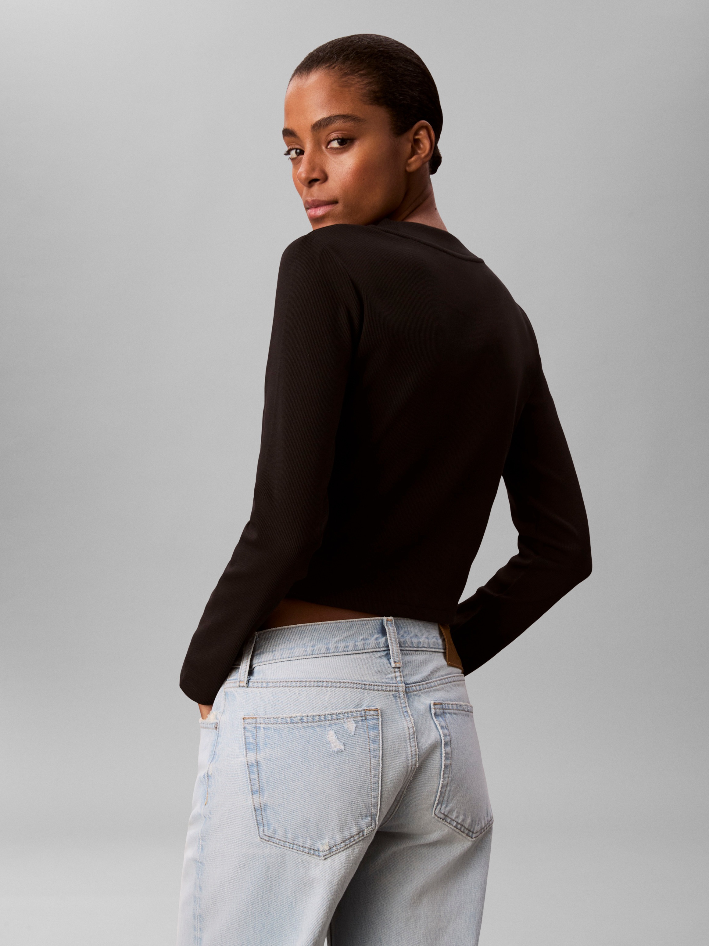 Calvin Klein Jeans Langarmshirt Rundhalsausschnitt, figurbetonte Passform, Logodruck