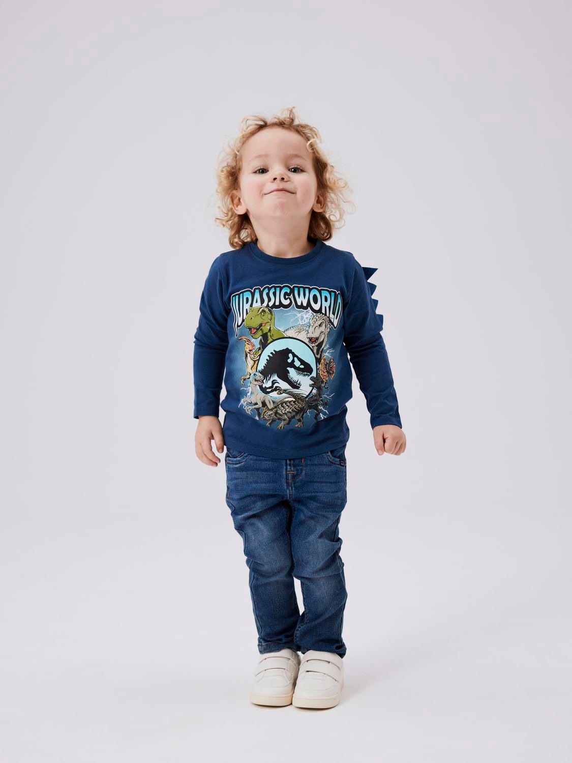 Name It Langarmshirt »NMMJOLLY JURASSIC LS TOP NOOS SKY« mit tollem Jurassic World-Frontmotiv