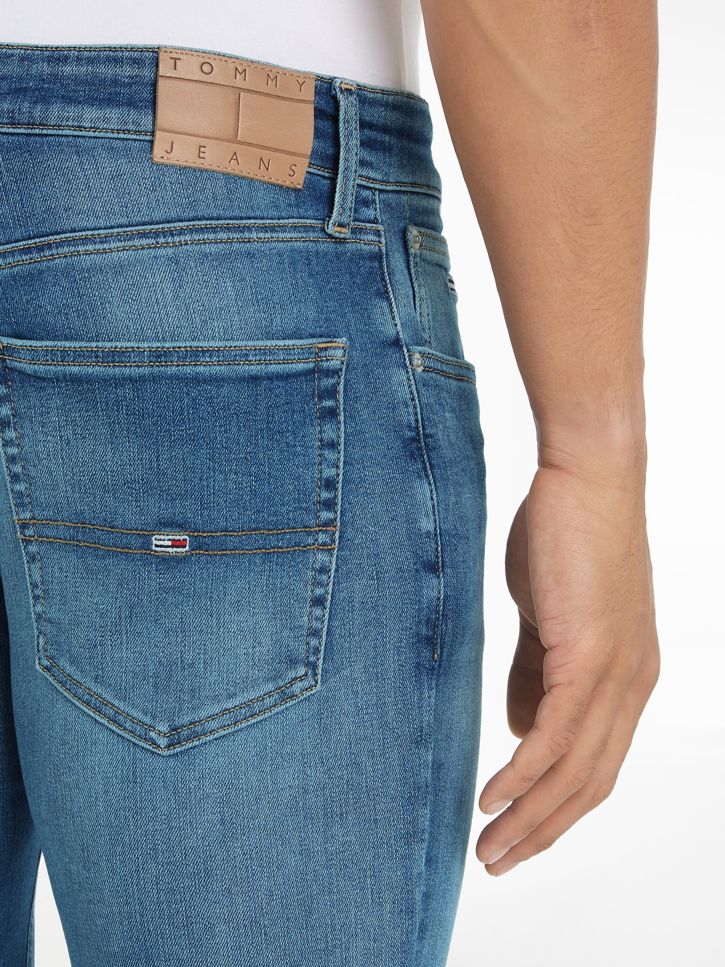 Tommy Jeans Slim-fit-Jeans »SCANTON SLIM«, mit Logoprägung