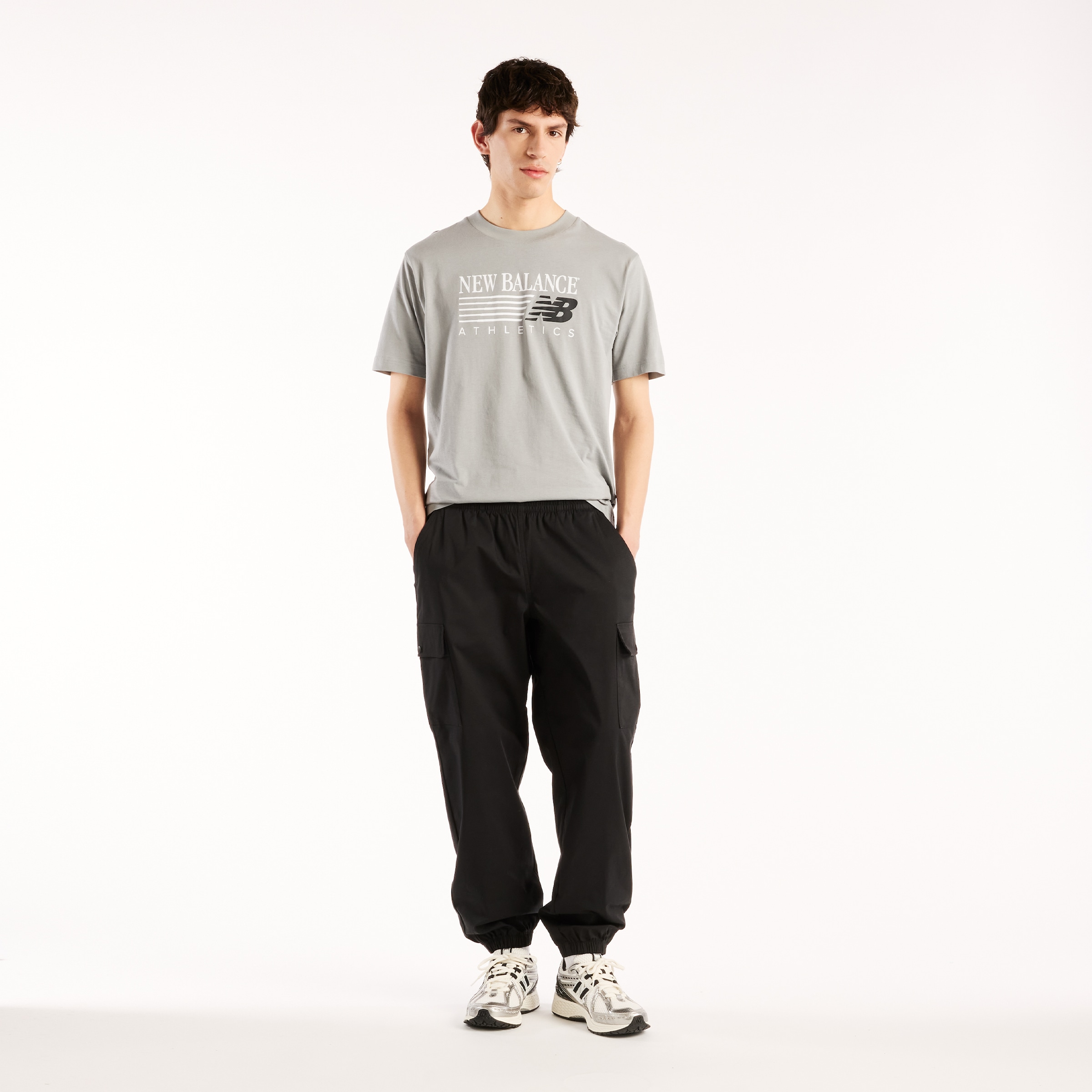 New Balance T-Shirt »REIMAGINED  GRAPHIC T-SHIRT« sportlicher Stil, aus Baumwolle, T-Shirt-Schnitt