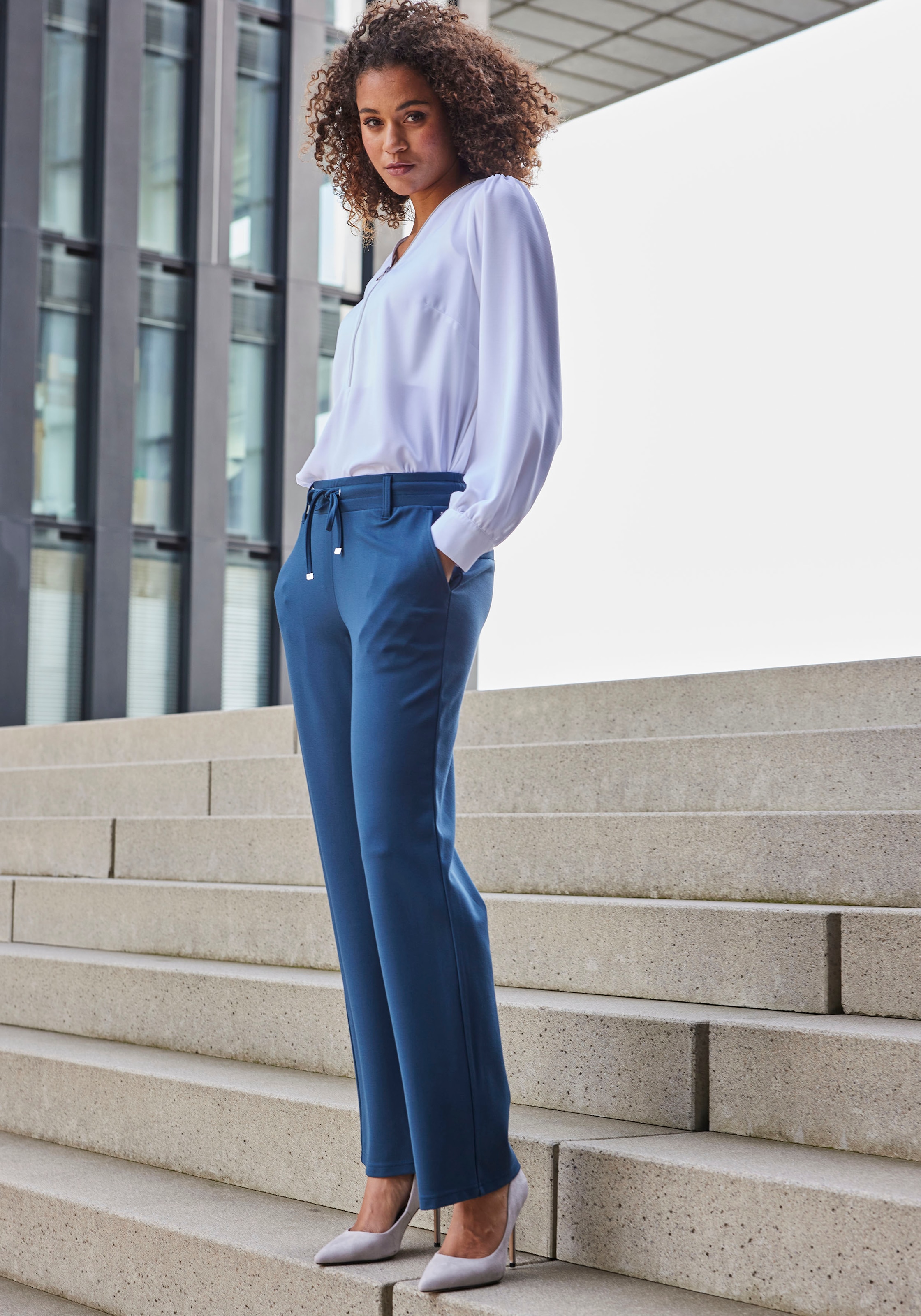LASCANA Homewearhose, in weich fließendem Material, Loungewear