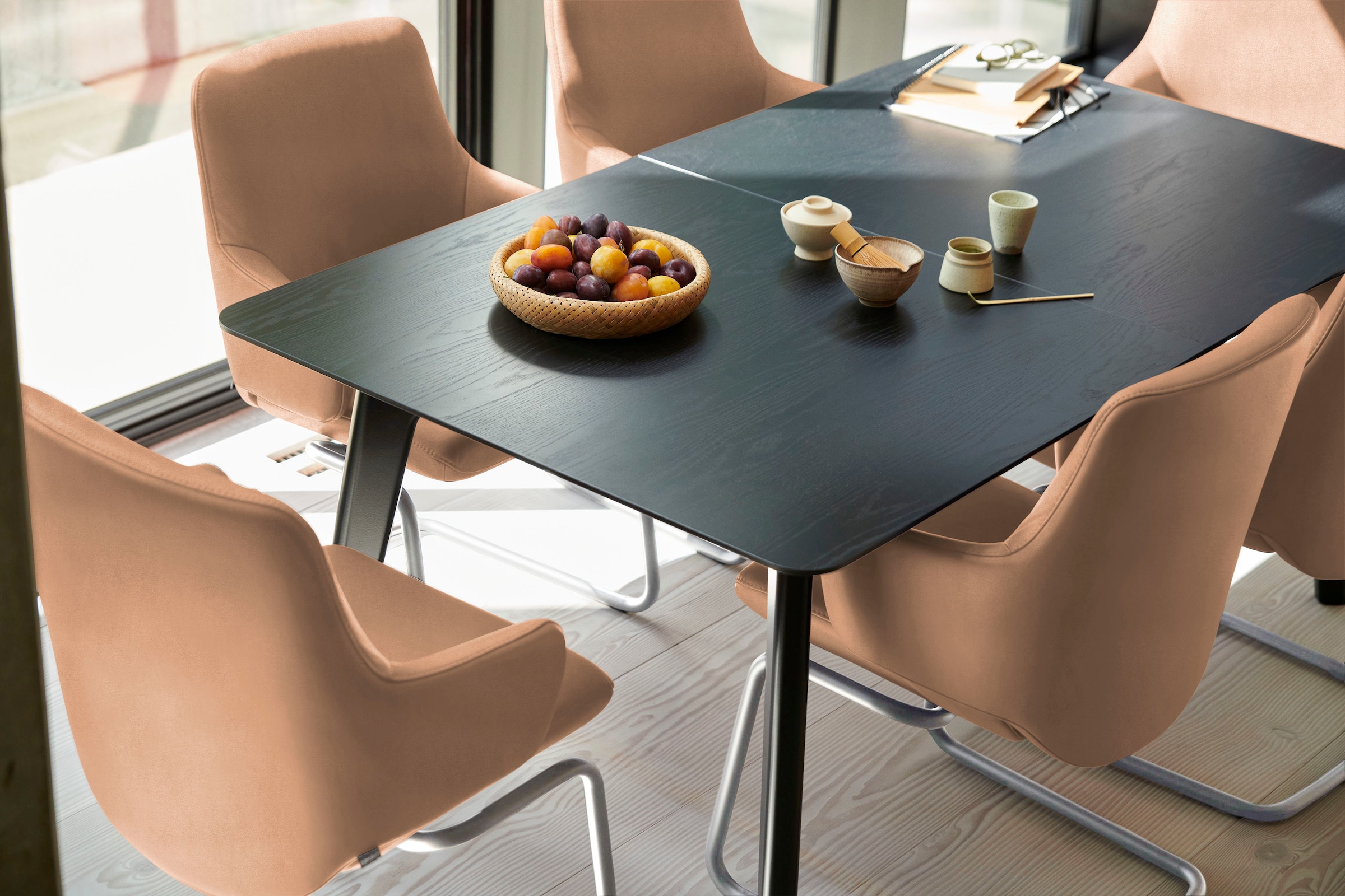 Stressless® Polsterstuhl »Laurel«, Microfaser DINAMICA, Low Back mit Armlehne, Größe L, mit Beinen aus Stahl in Schwarz matt