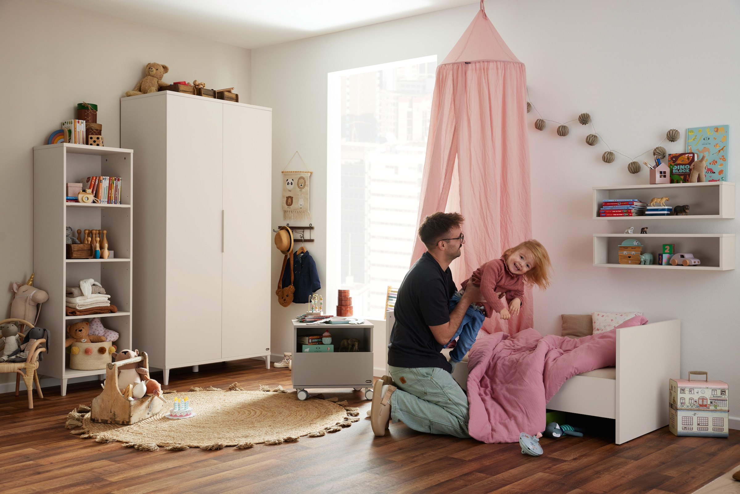 YUNY by PAIDI Kleiderschrank »SISTER LOU inkl. Kleiderstangen und Einlegeböden« Beige, zertifizierte Qualität, Soft-Close