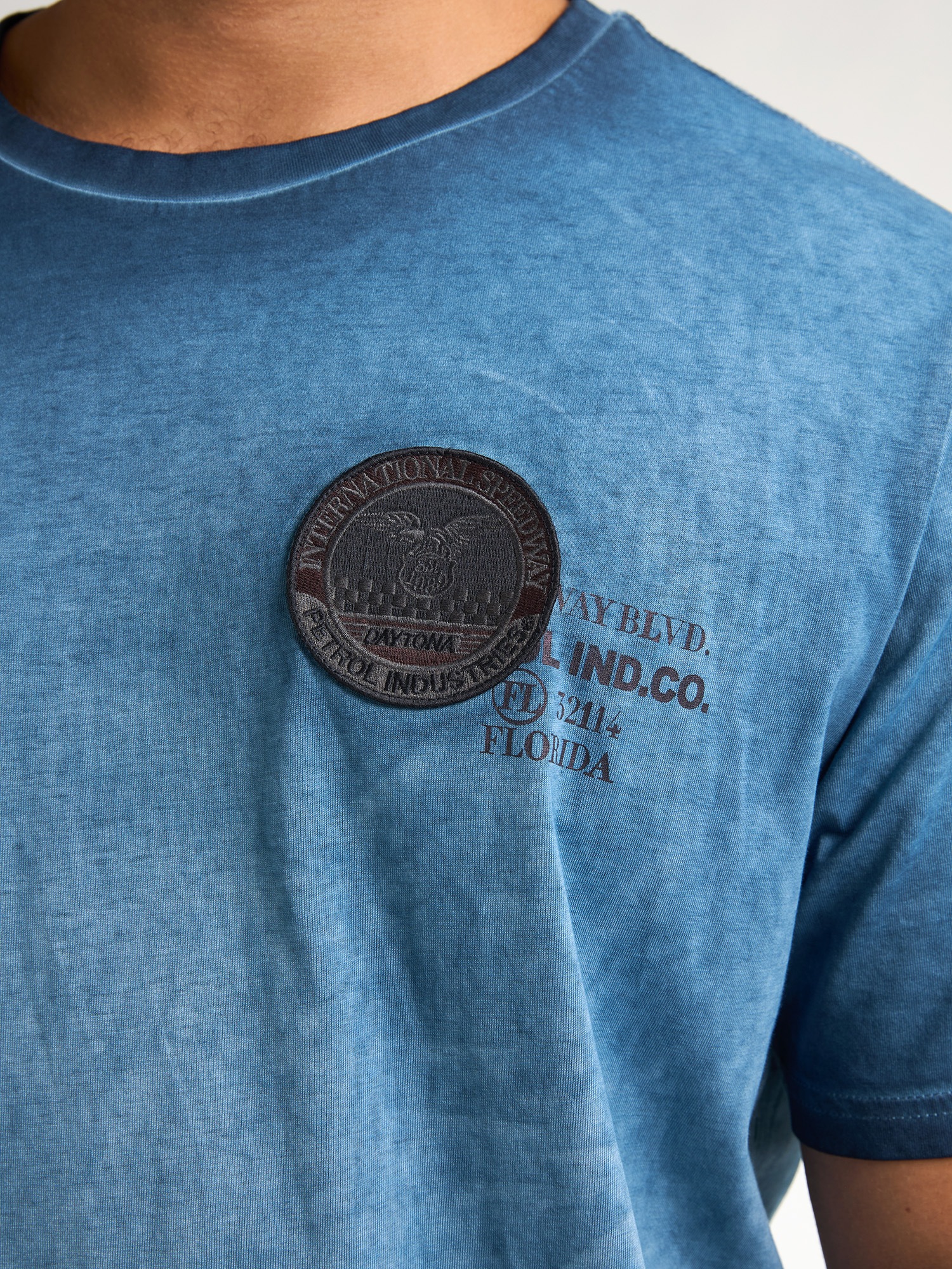 Petrol Industries Rundhalsshirt, mit Logo Stickerei