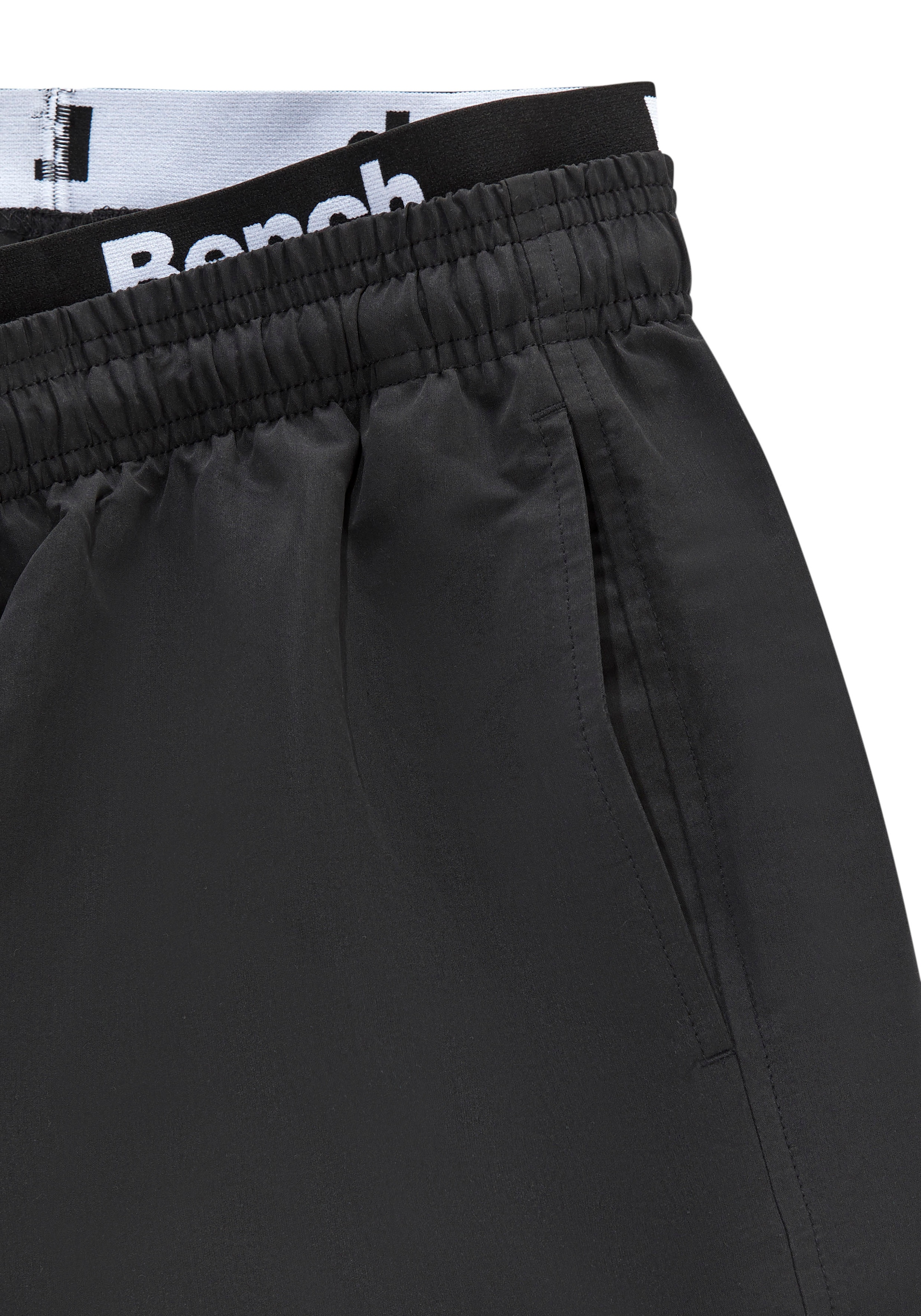 Bench. Badehose , mit modernem Logobund