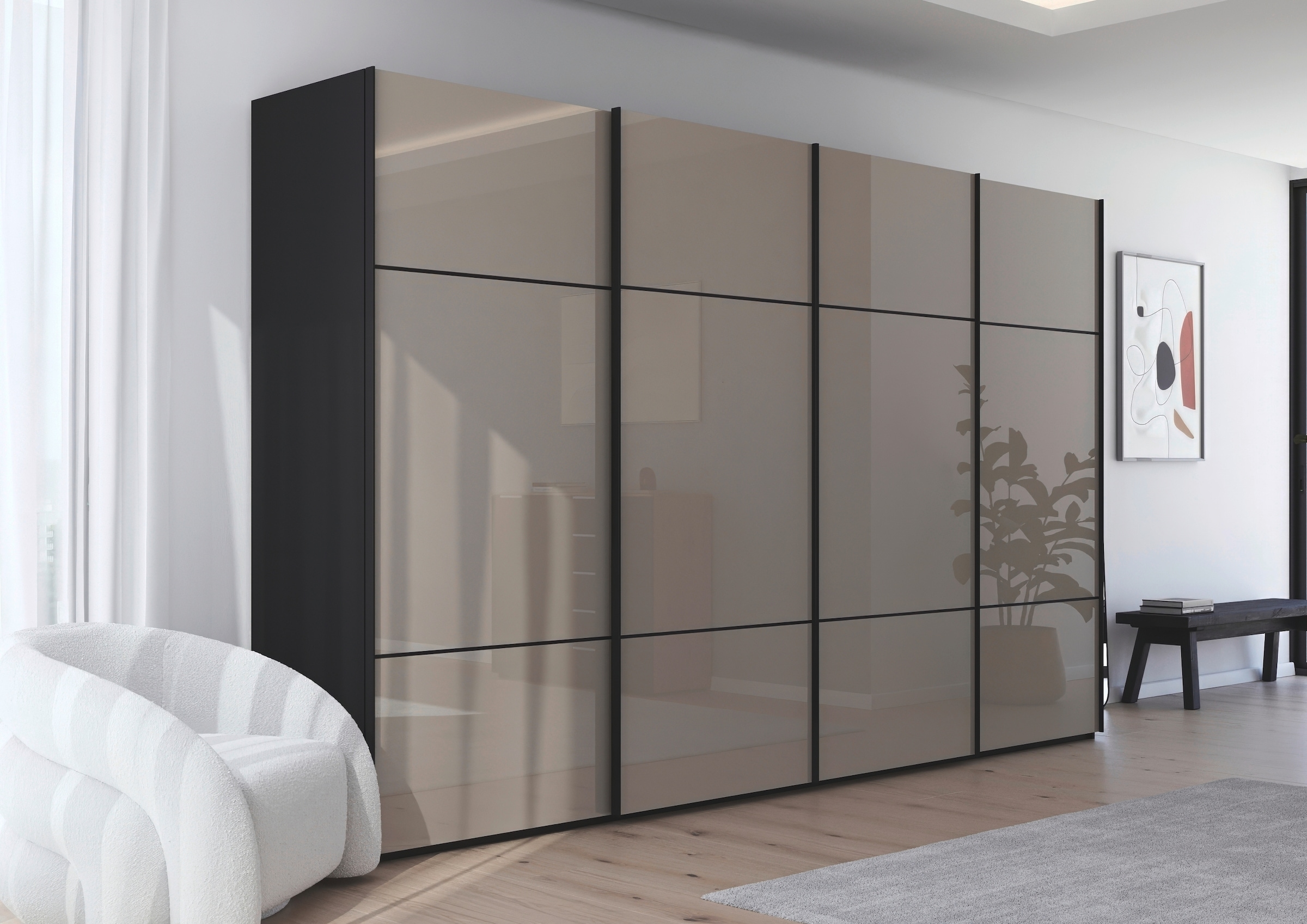 rauch Schwebetürenschrank »Kleiderschrank Schrank Garderobe Schlafzimmerschrank SCALE-TRIO«, edle dreigeteilte Front mit 2 Zierleisten Glasfront MADE IN GERMANY