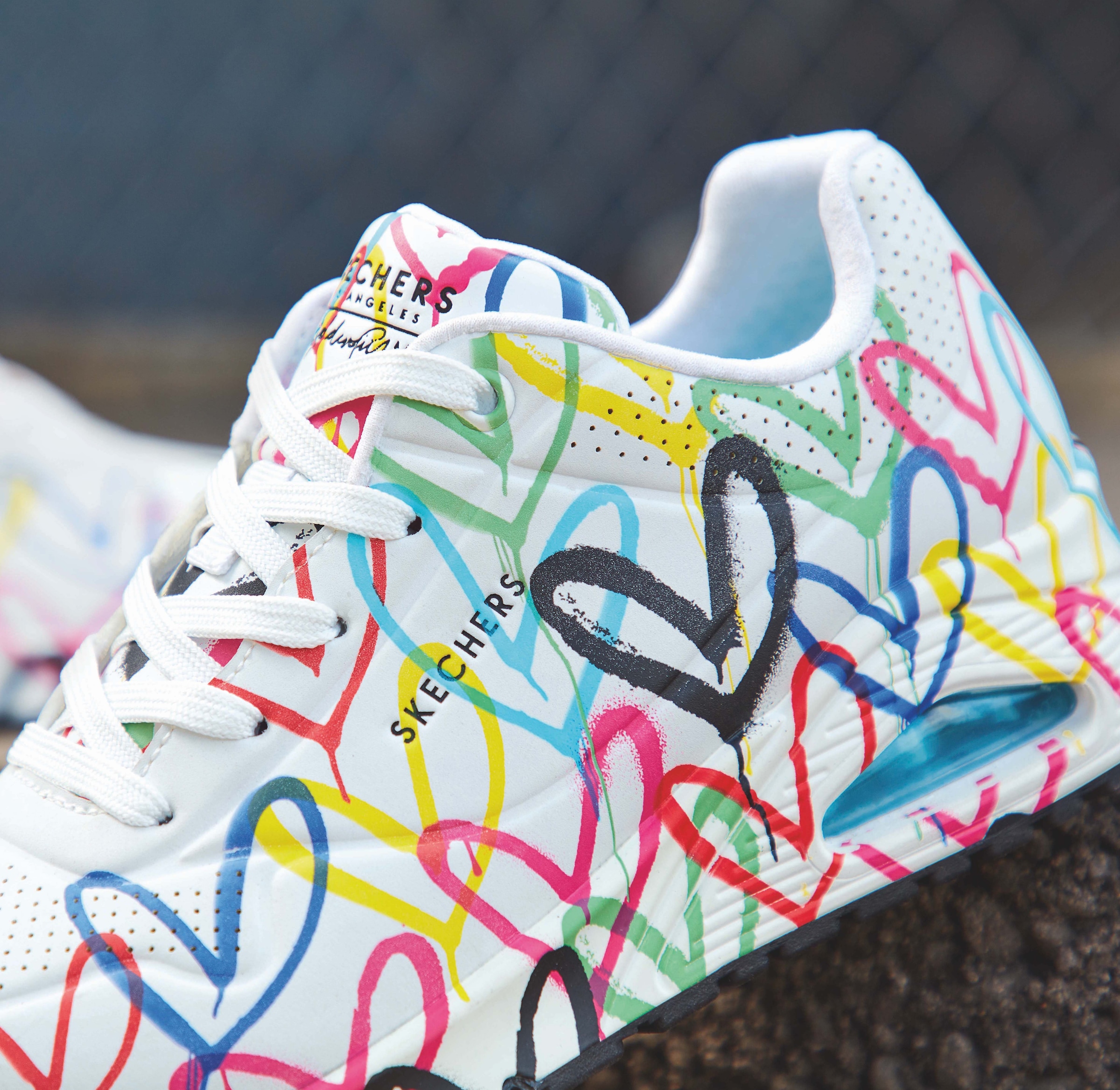 Skechers Wedgesneaker »UNO-SPREAD THE LOVE«, Freizeitschuh, Halbschuh, Schnürschuh mit coolem Graffiti-Print