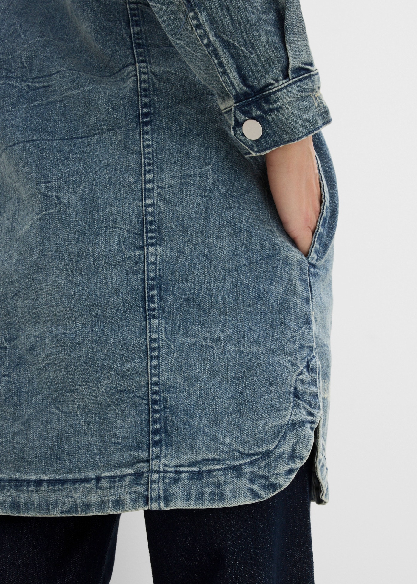 bonprix Jeansjacke mit Kapuze lange, bequeme Passform, mit Eingriffs- und Brusttaschen